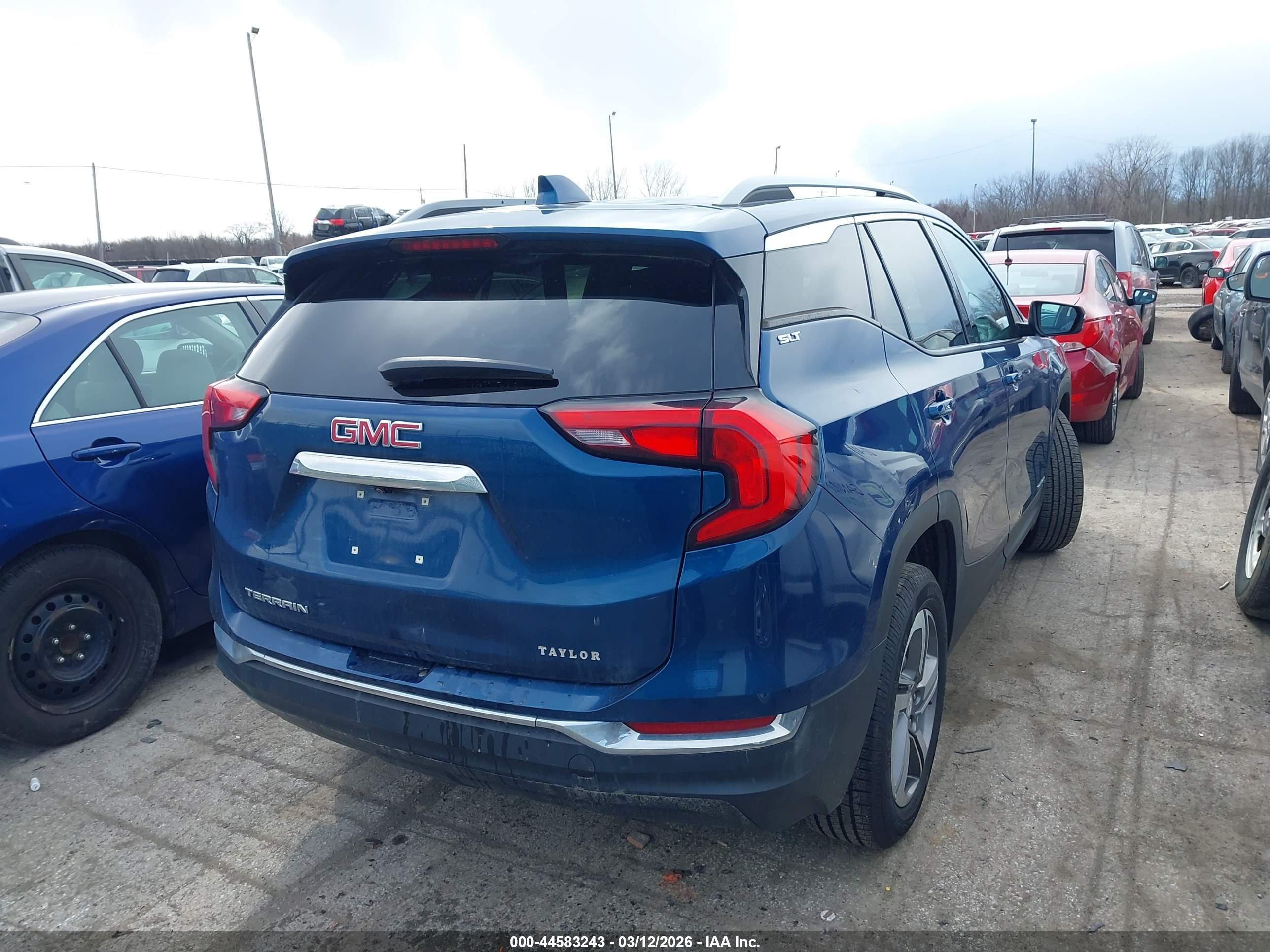 GMC TERRAIN image 4