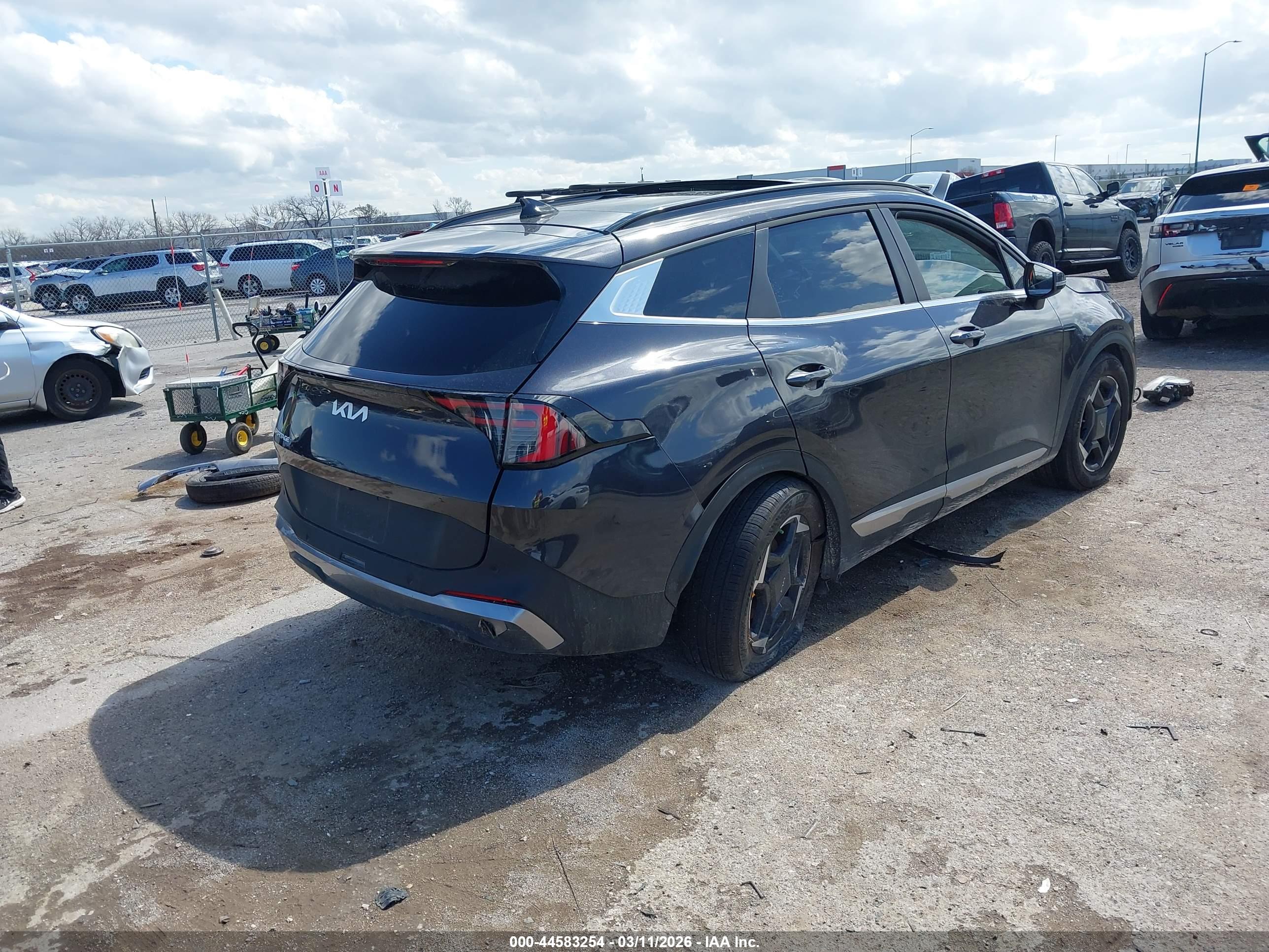 KIA SPORTAGE image 4