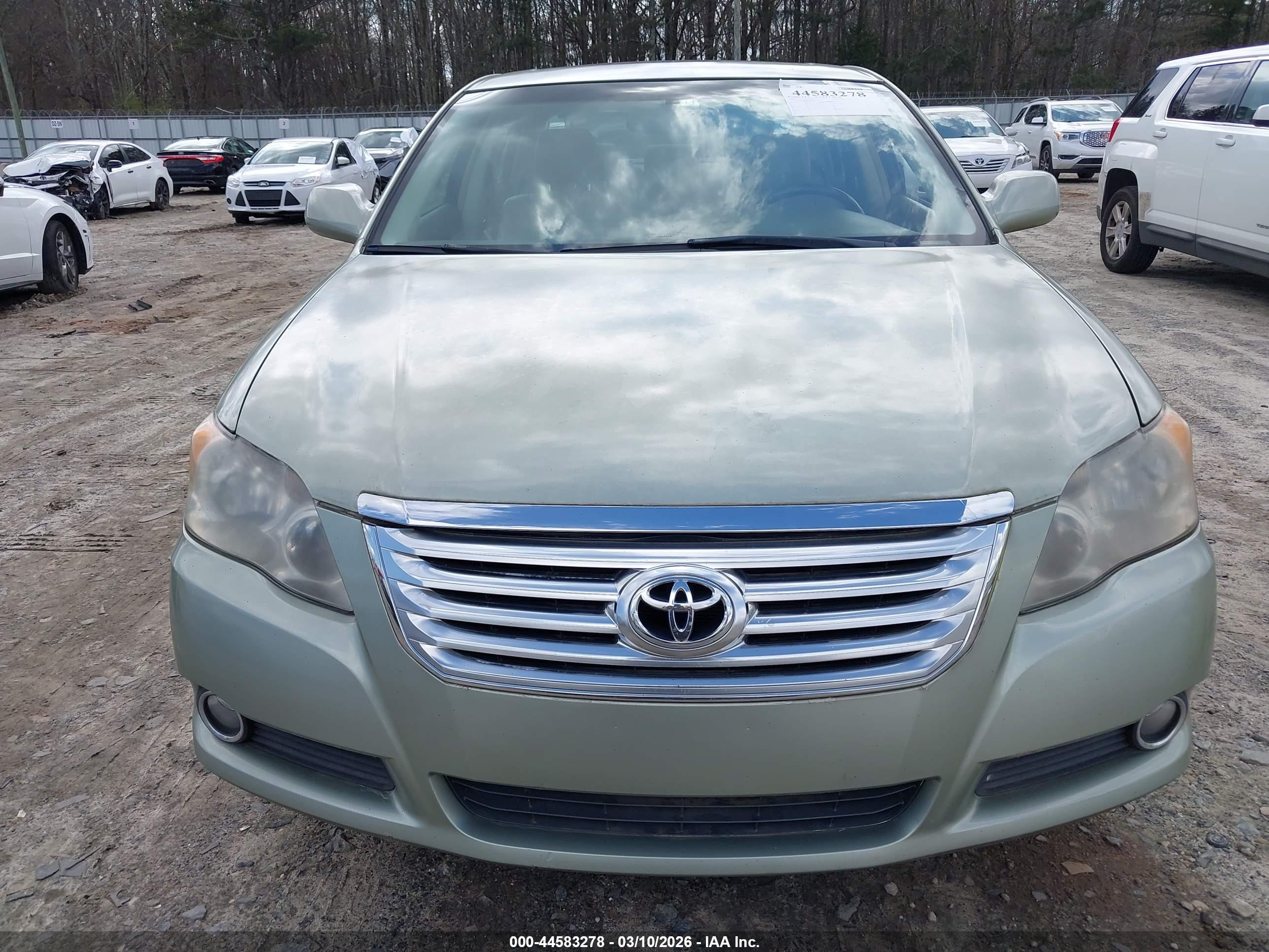 TOYOTA AVALON image 6