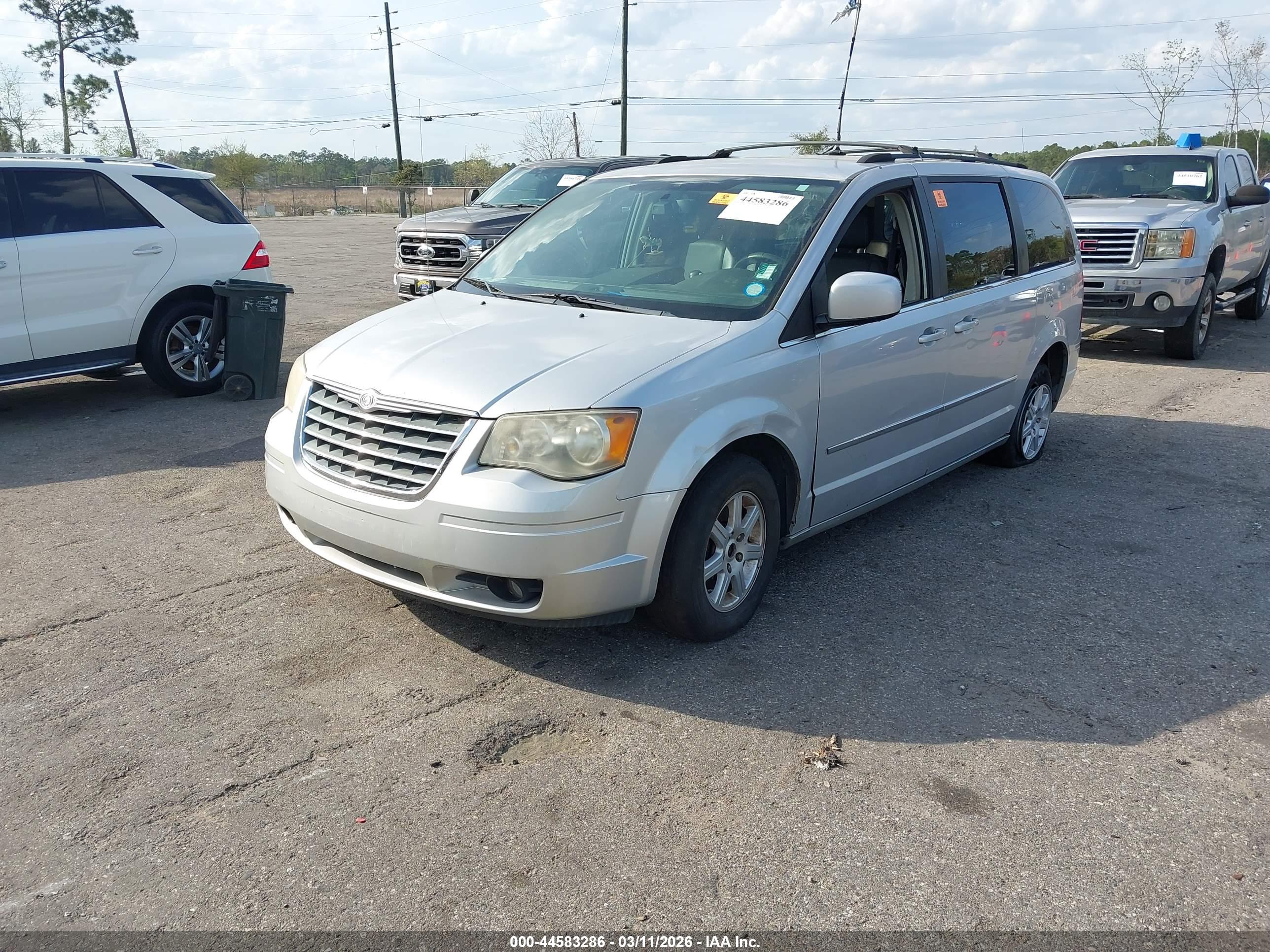 CHRYSLER TOWN image 2