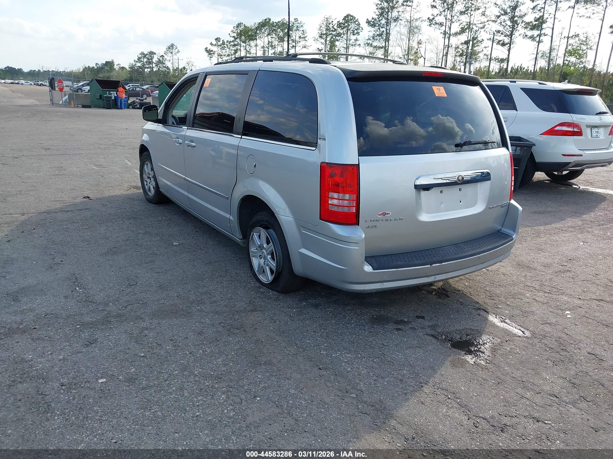 CHRYSLER TOWN image 3