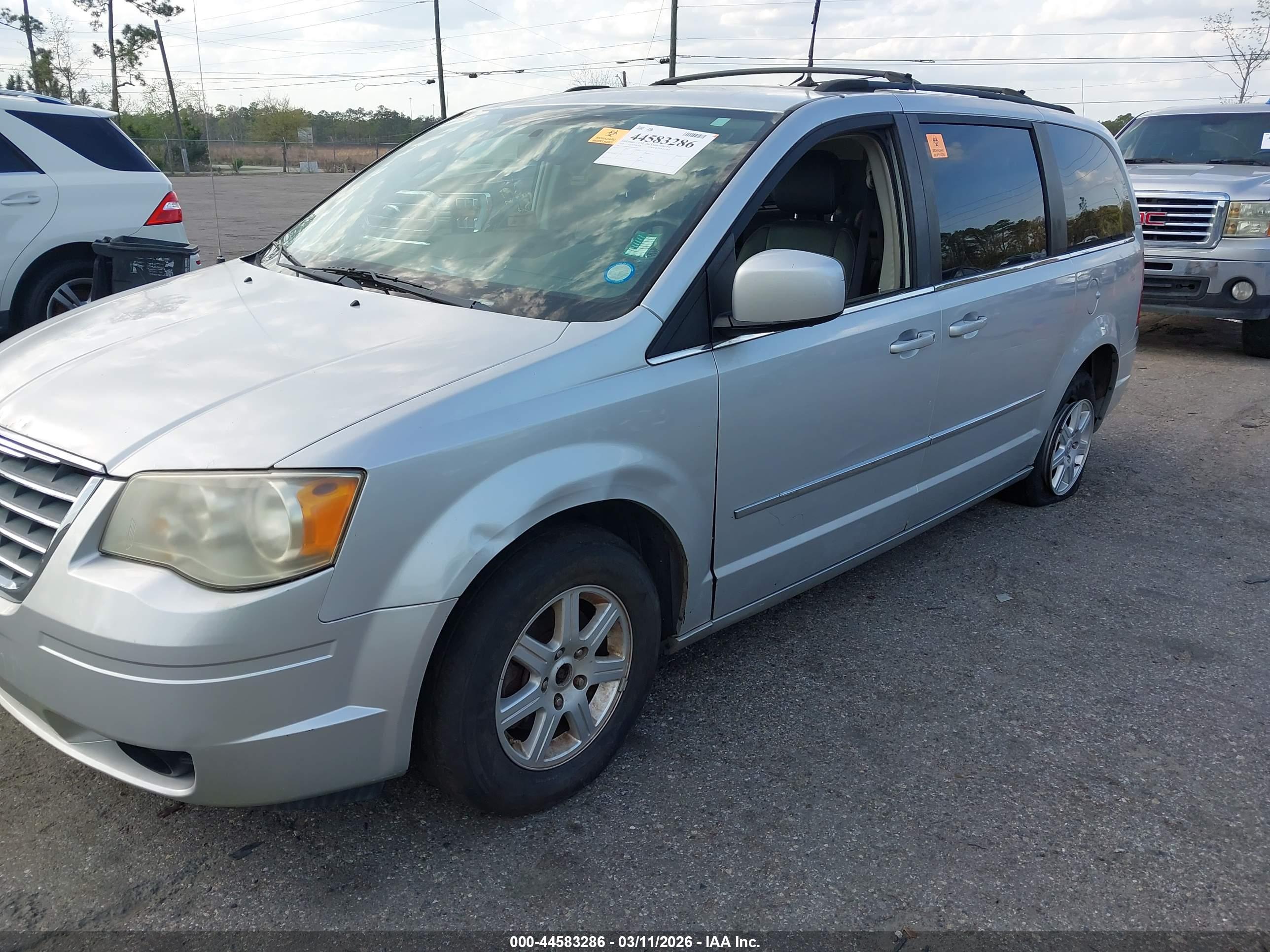 CHRYSLER TOWN image 6