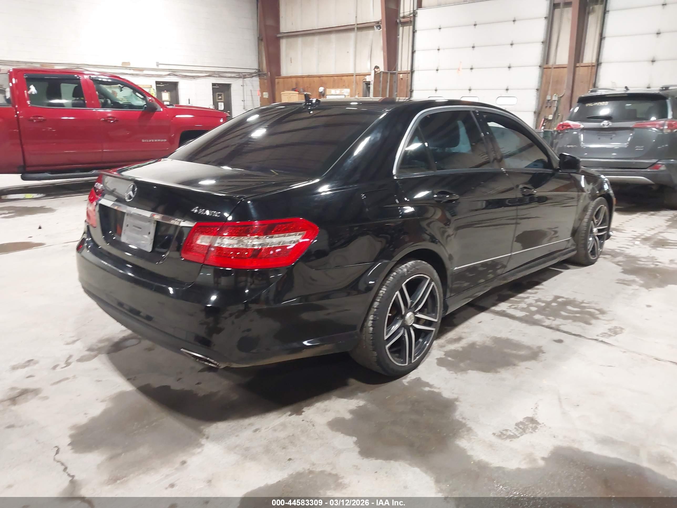 MERCEDES-BENZ E image 4