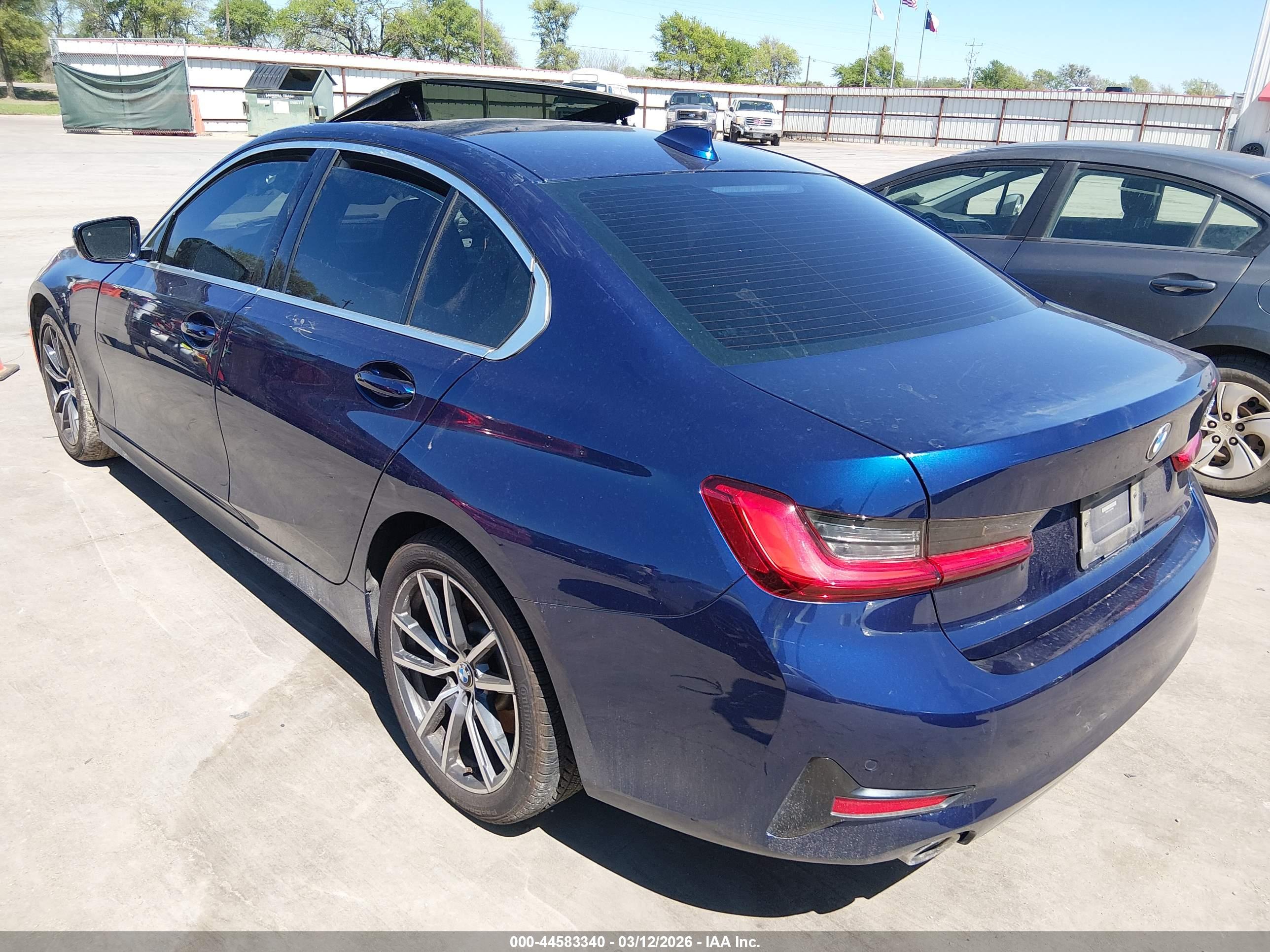 BMW 330I image 3