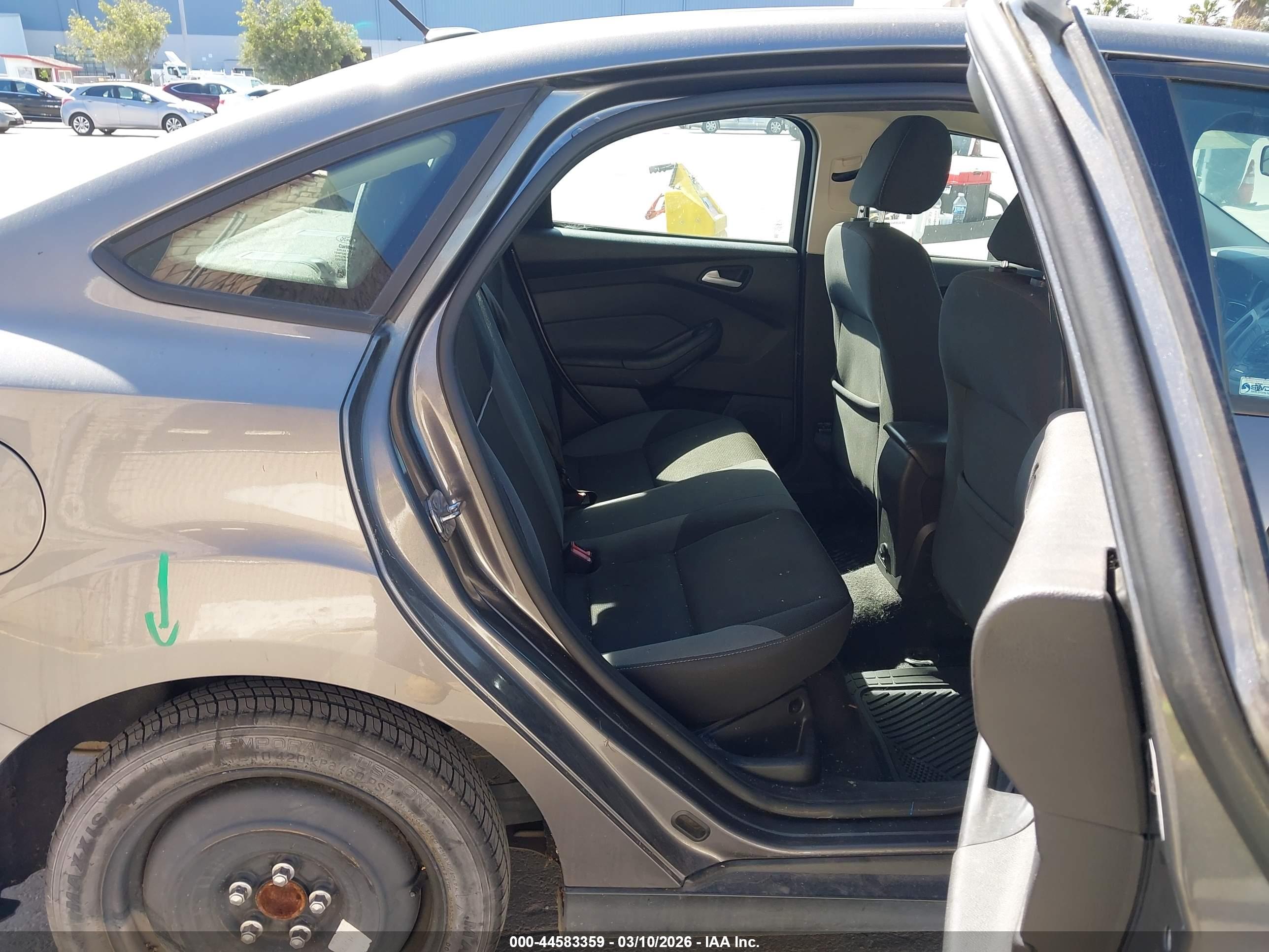 FORD FOCUS image 8
