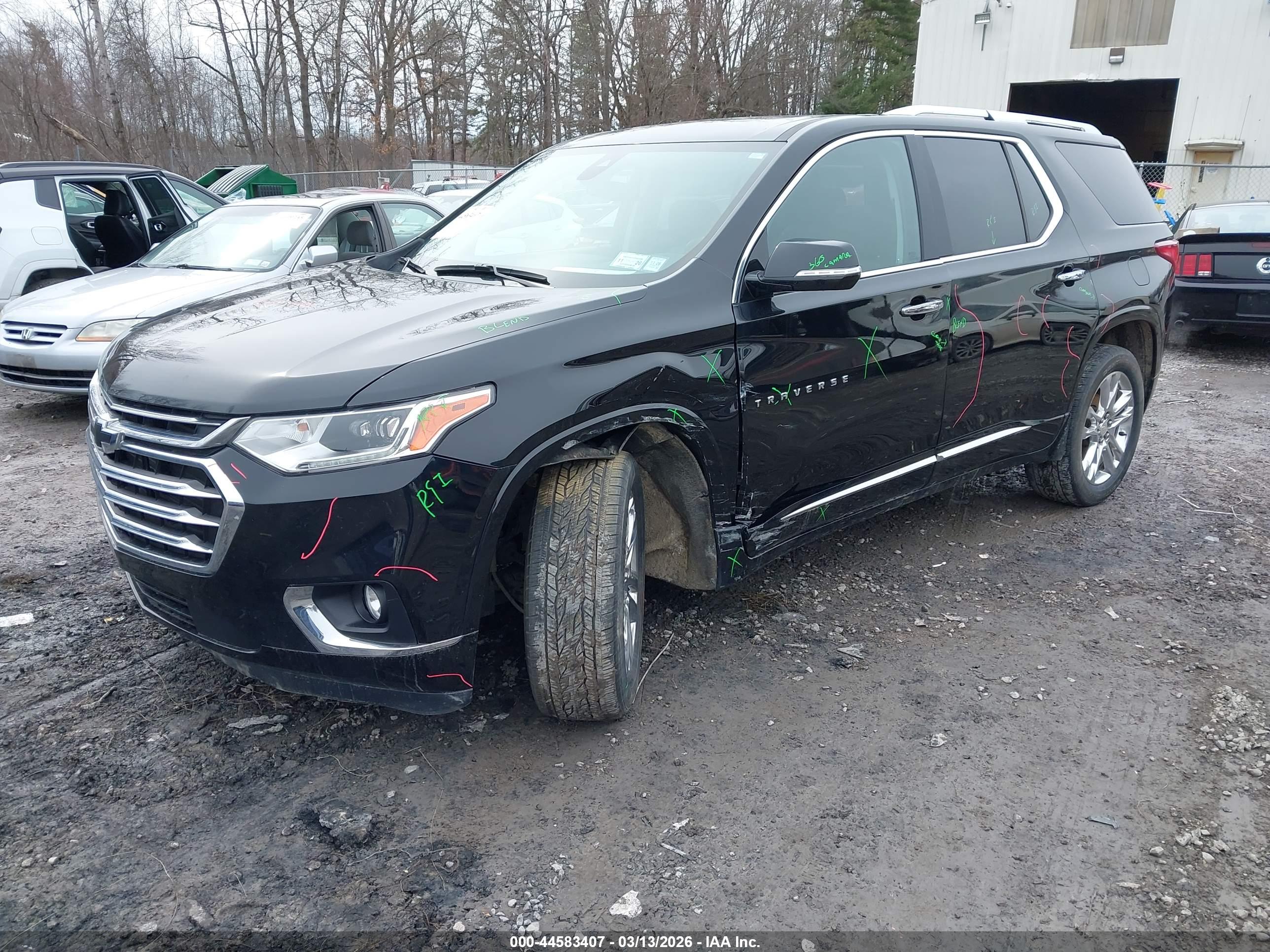 CHEVROLET TRAVERSE image 2