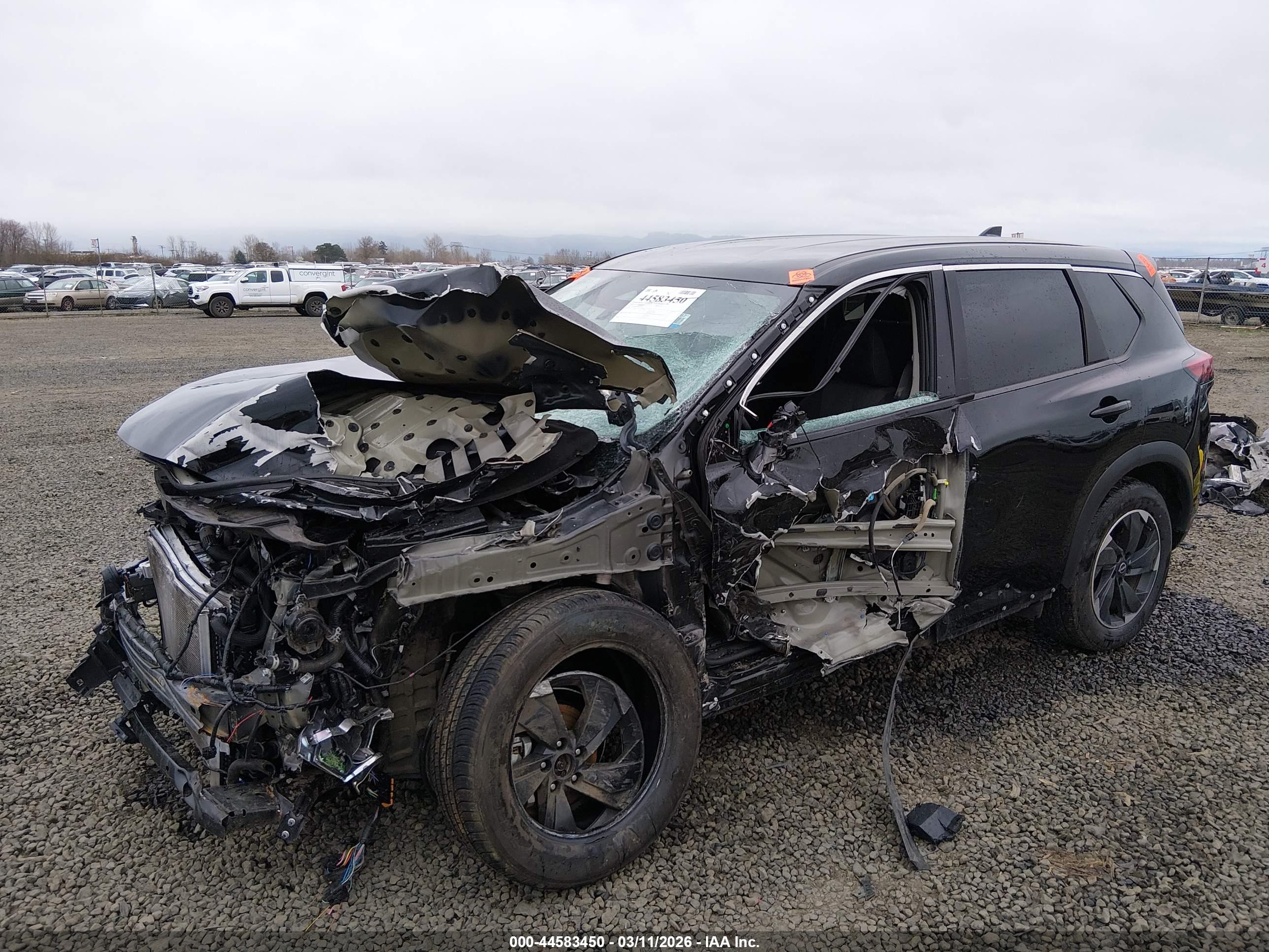 NISSAN ROGUE image 2