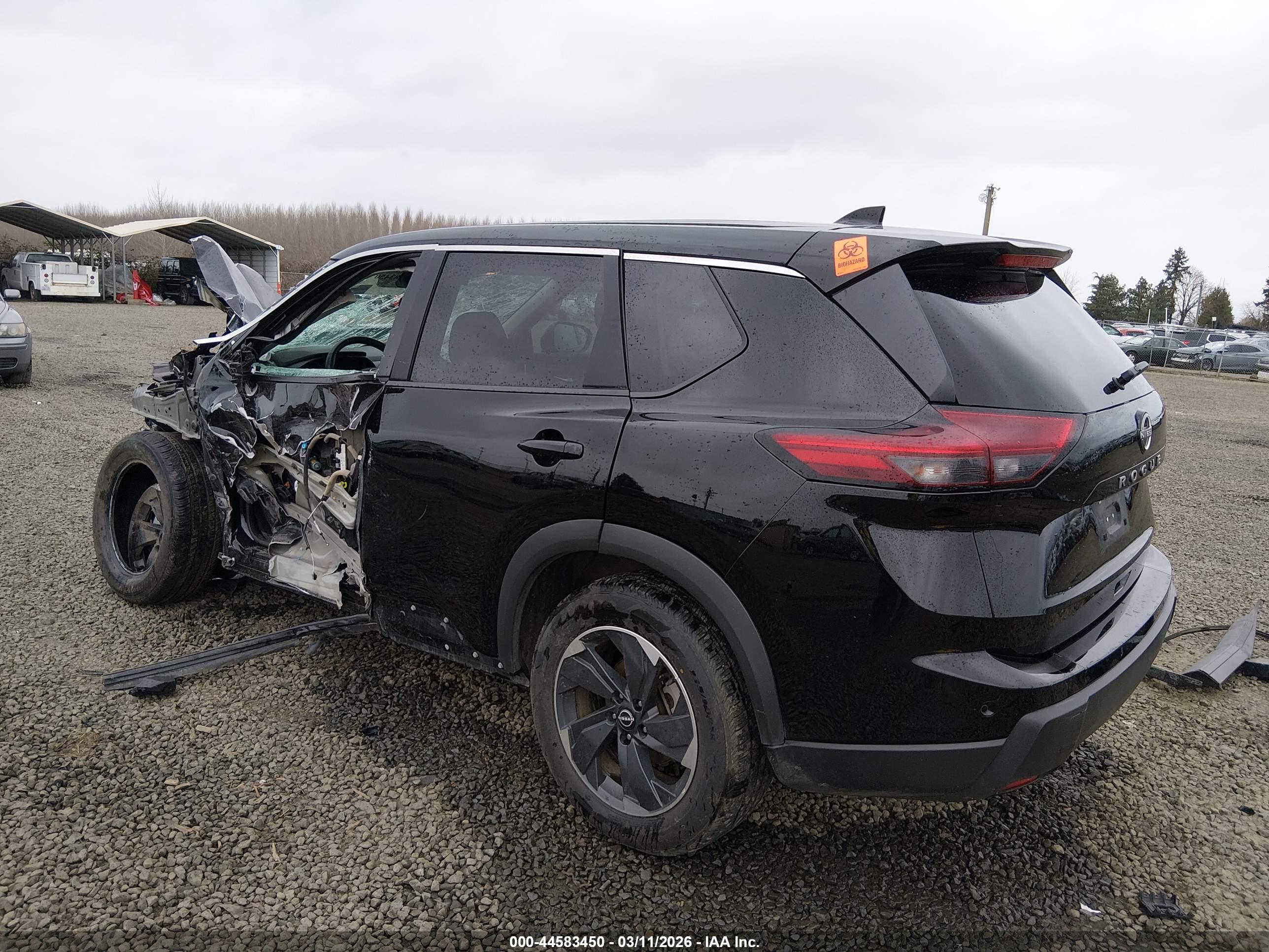 NISSAN ROGUE image 3