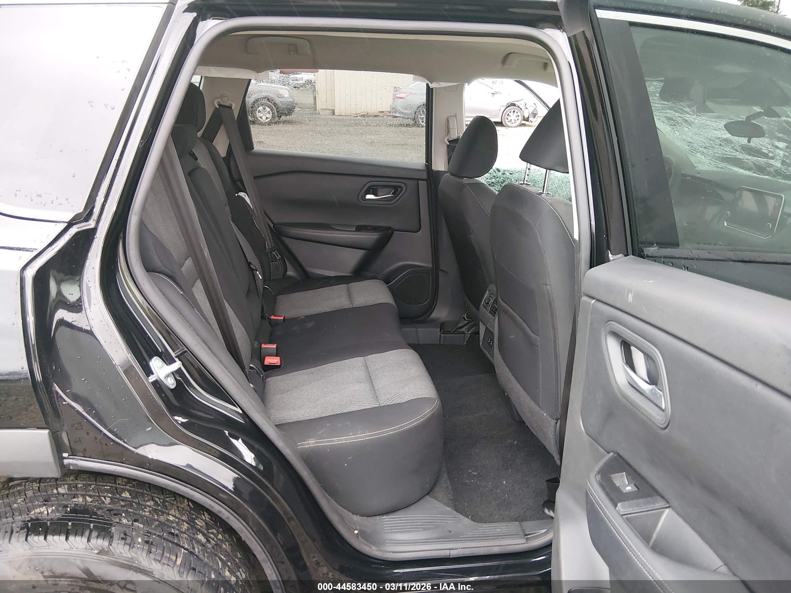 NISSAN ROGUE image 8