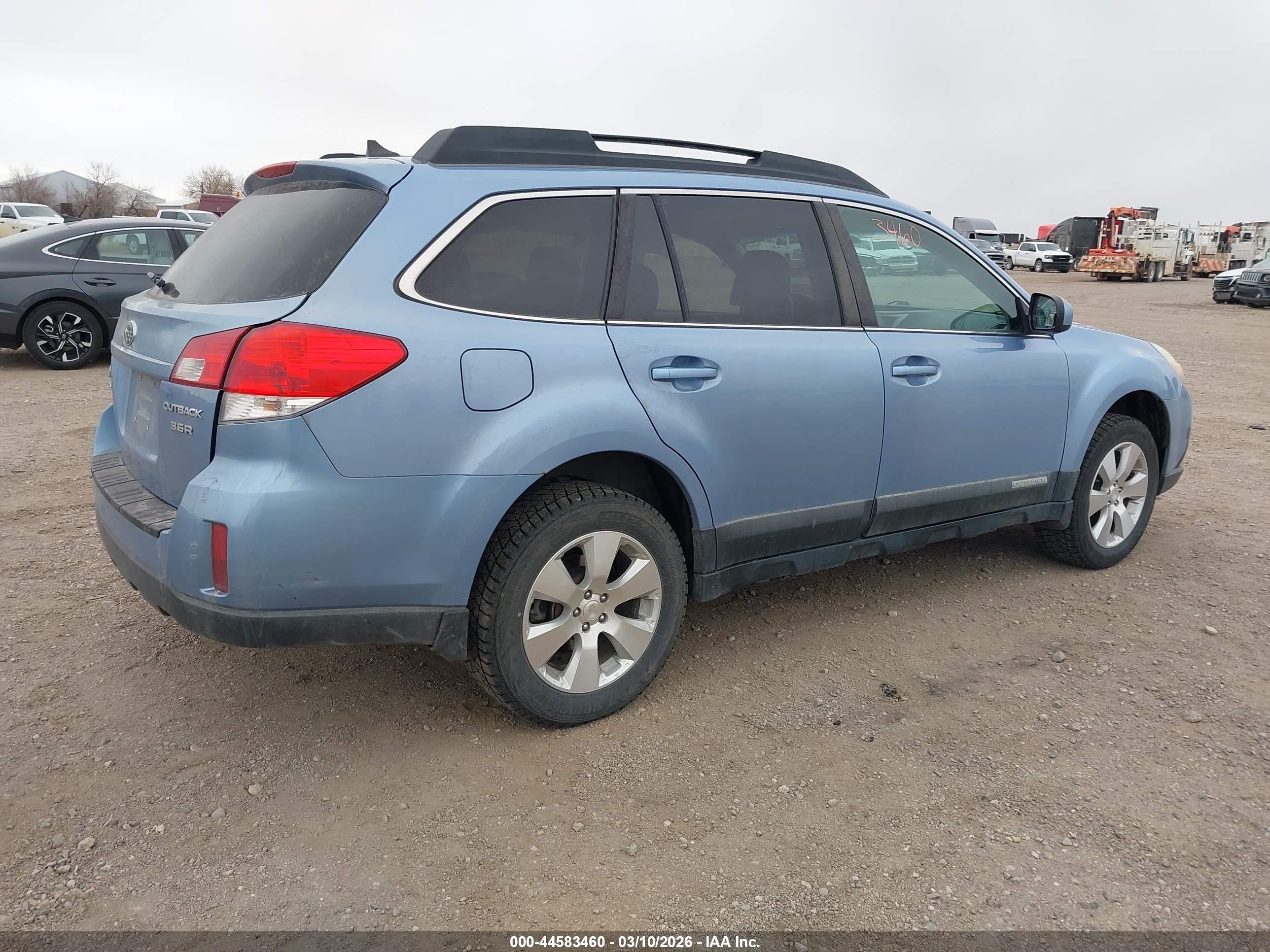 SUBARU OUTBACK image 4