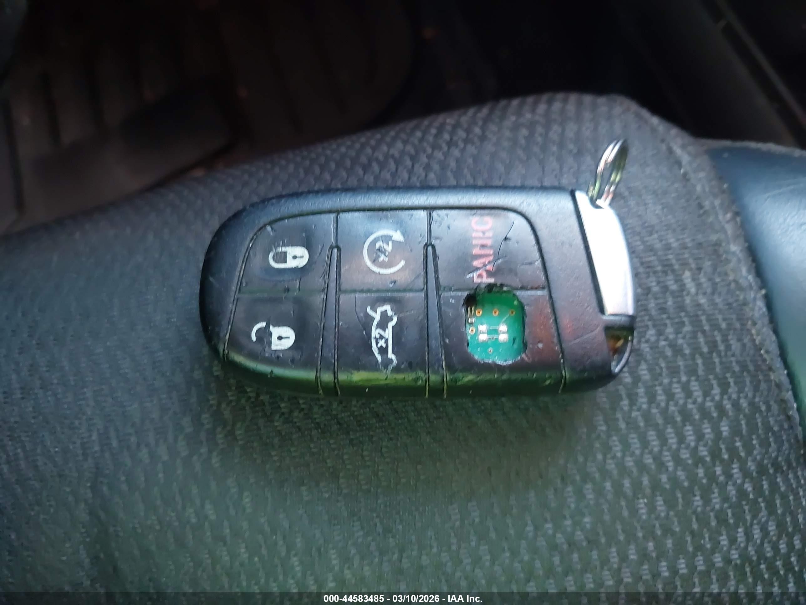 CHRYSLER 200 image 11