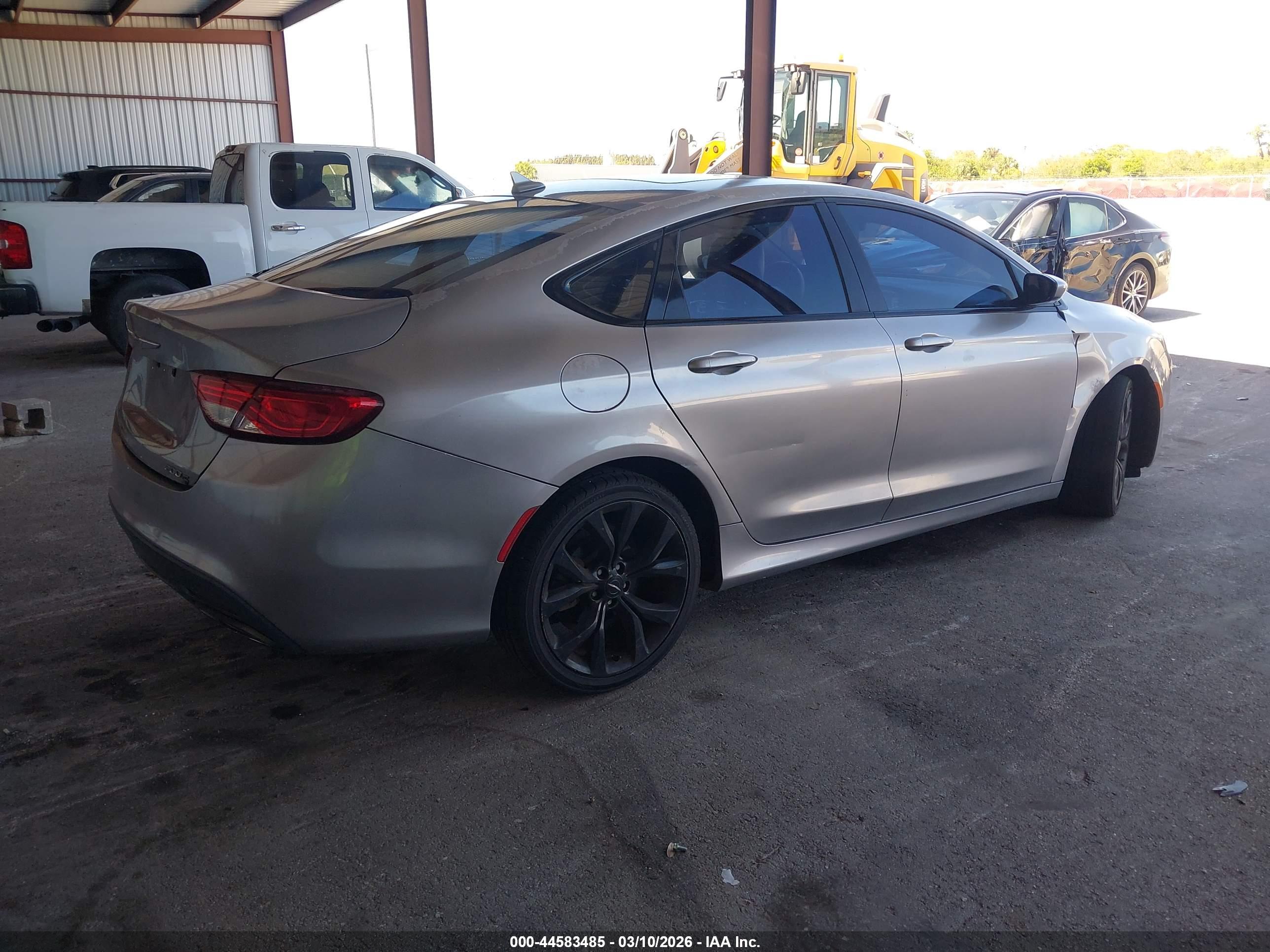CHRYSLER 200 image 4