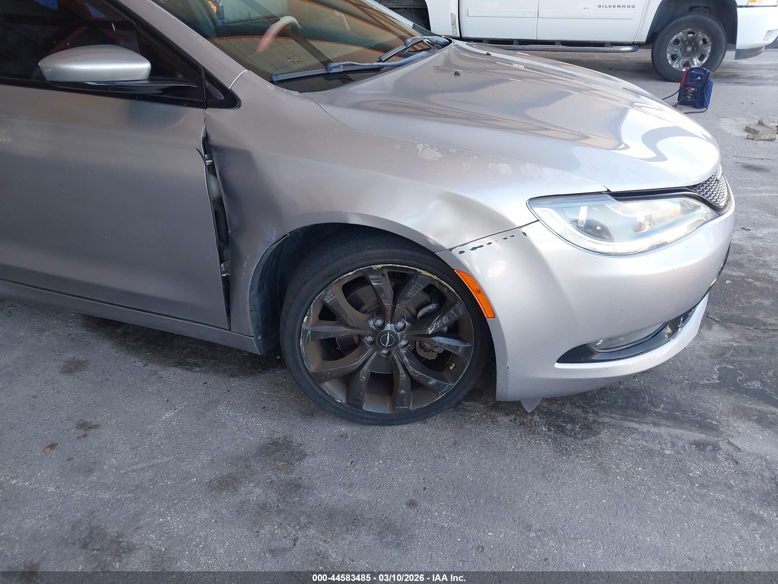 CHRYSLER 200 image 6