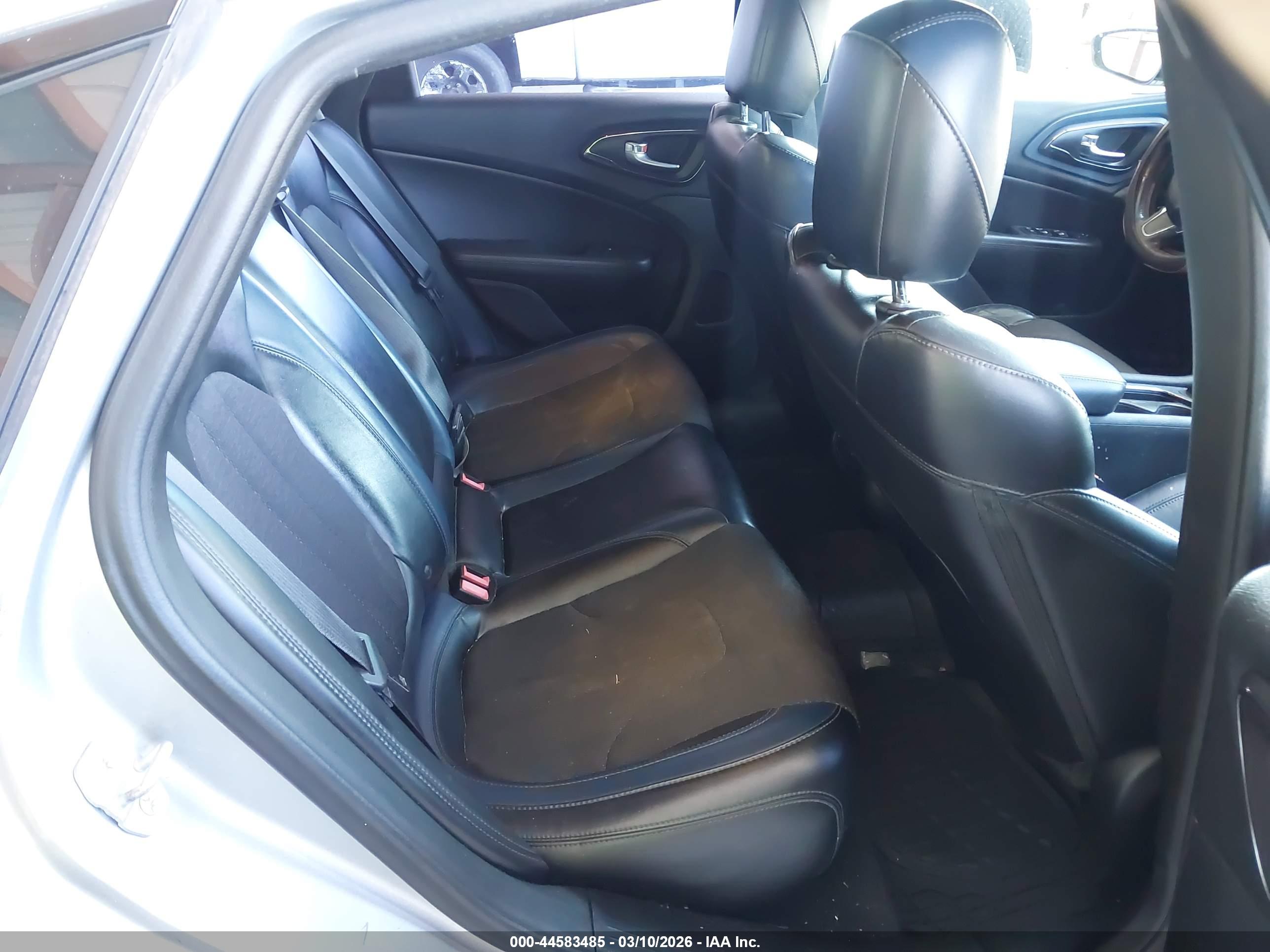 CHRYSLER 200 image 8
