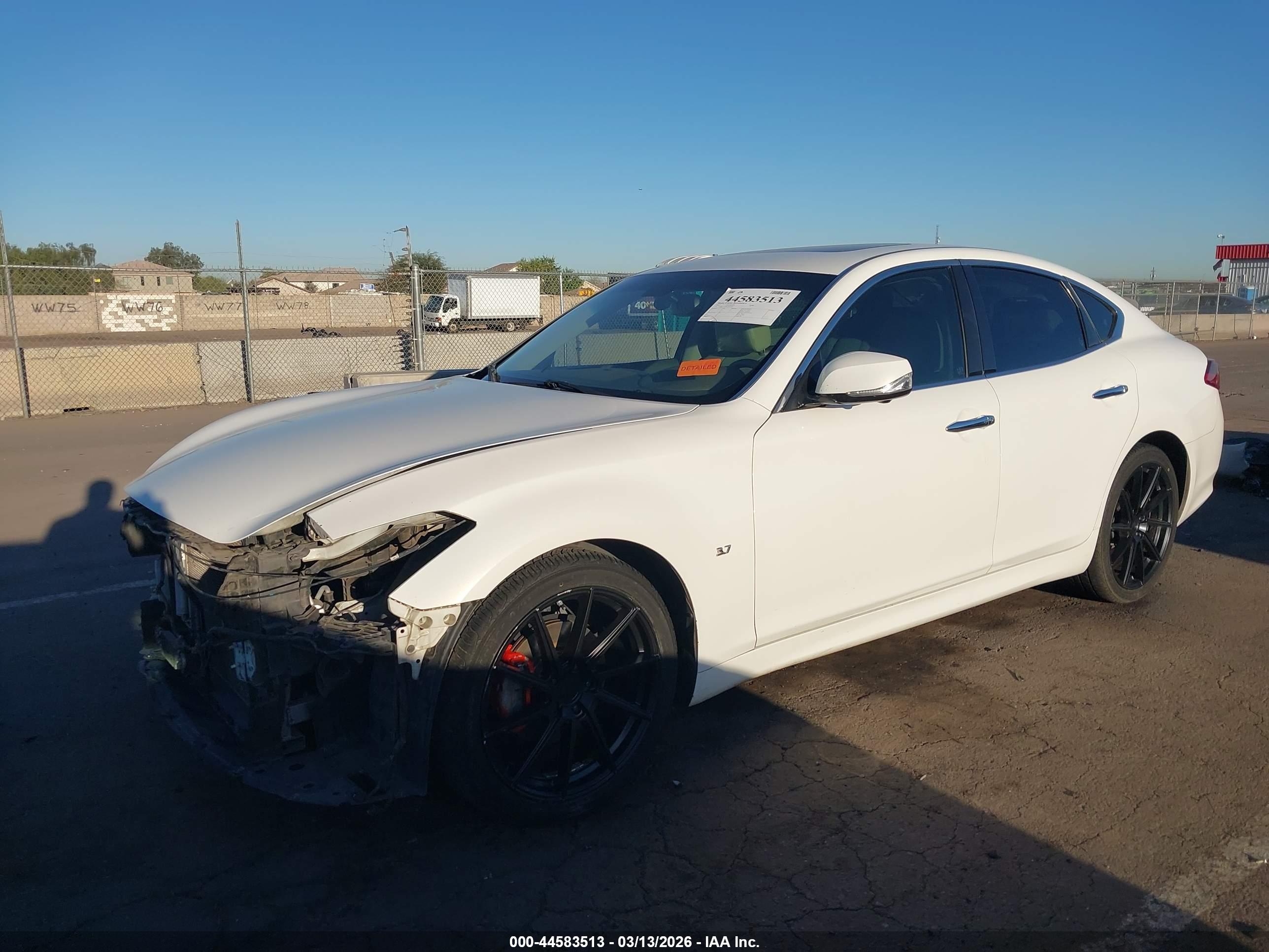 INFINITI Q70 image 2