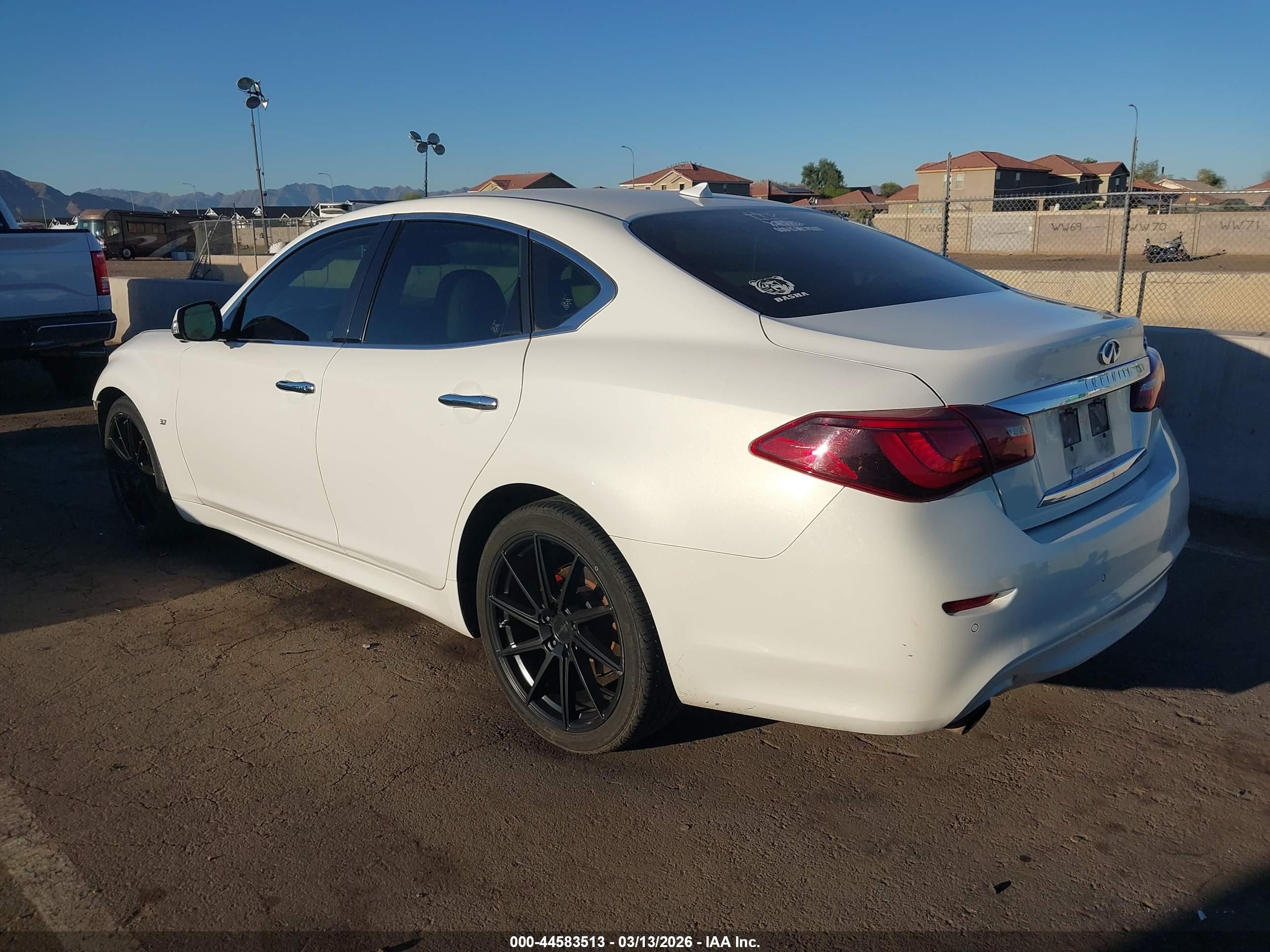INFINITI Q70 image 3
