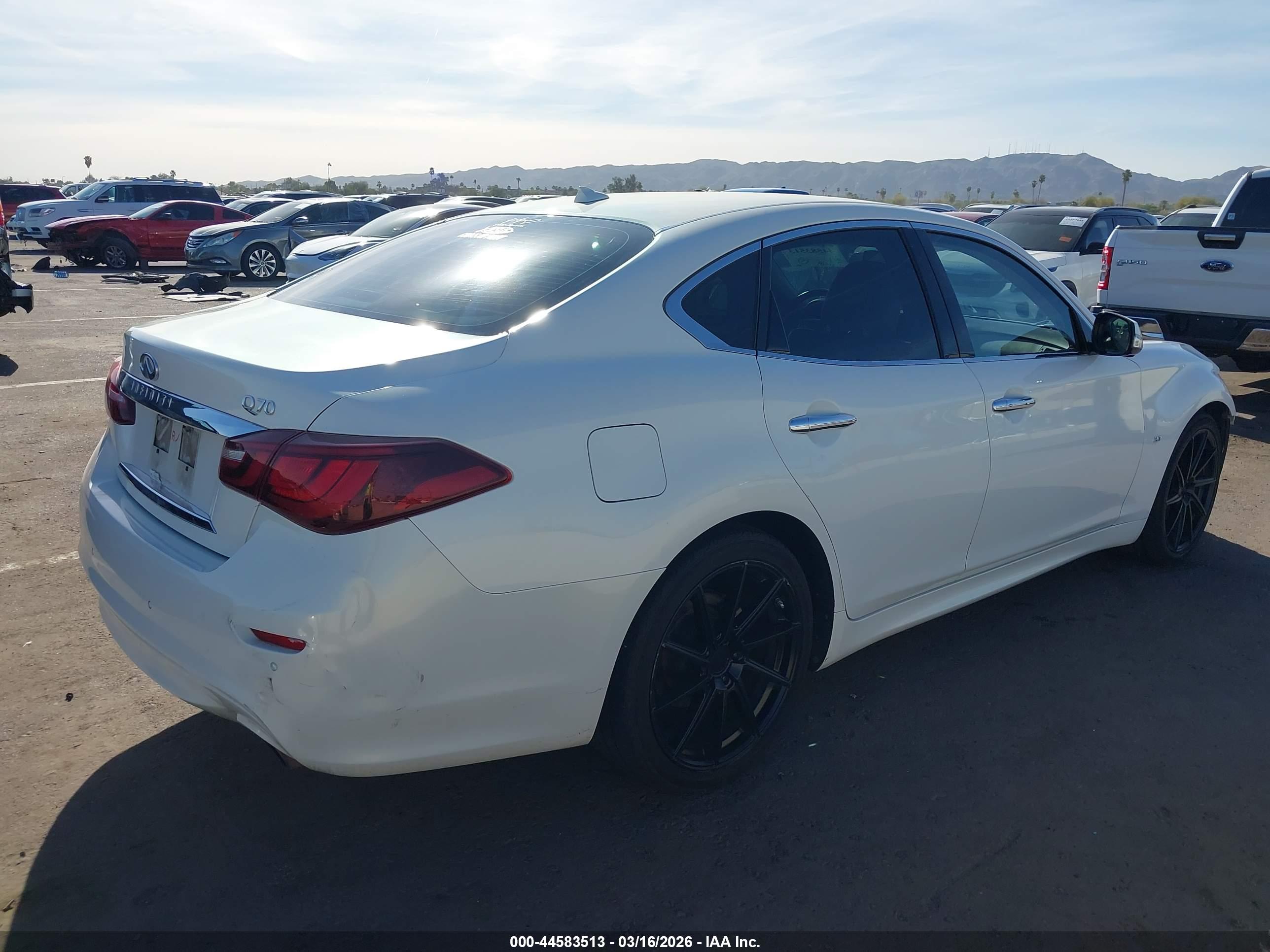 INFINITI Q70 image 4