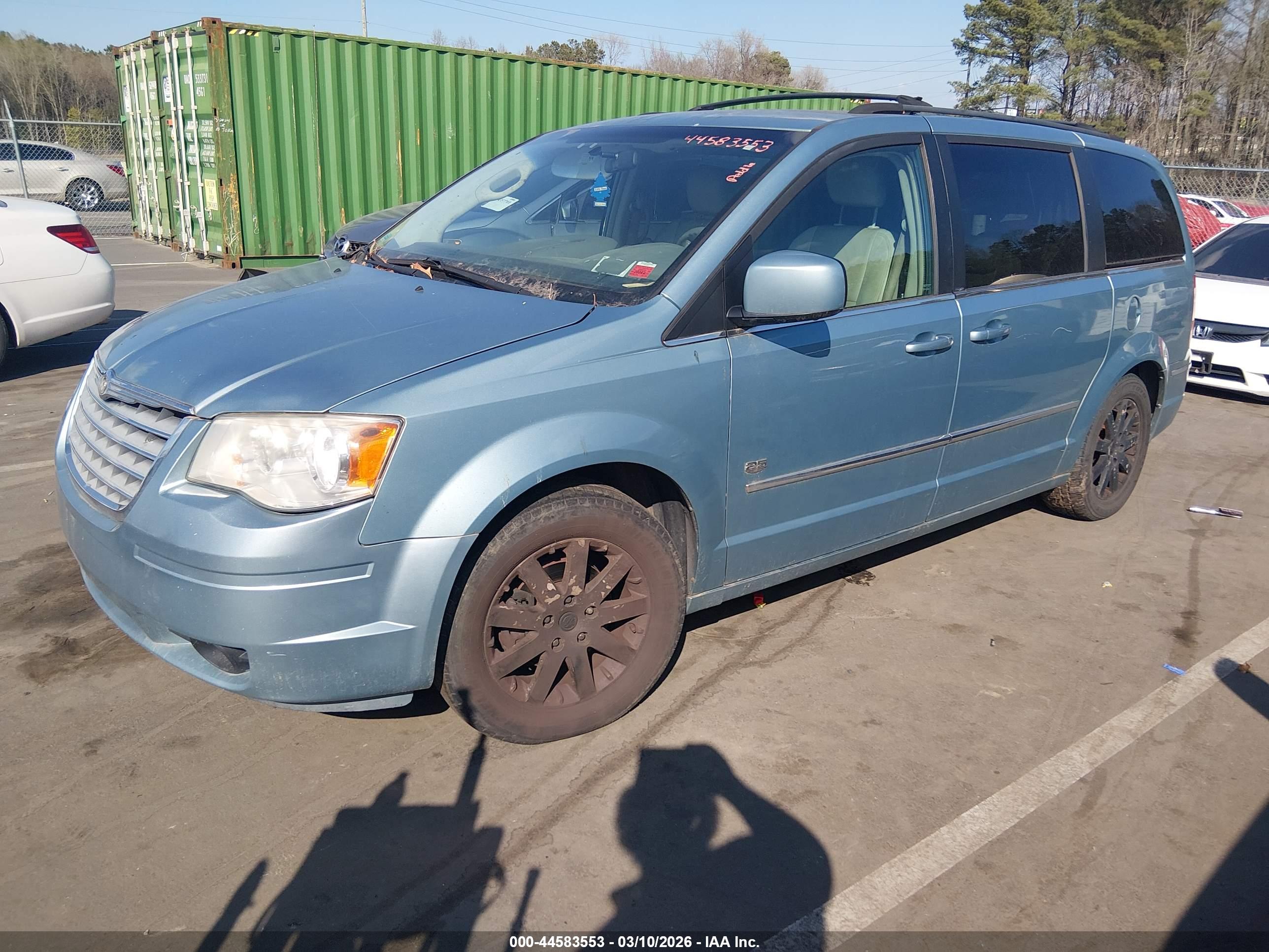 CHRYSLER TOWN image 2
