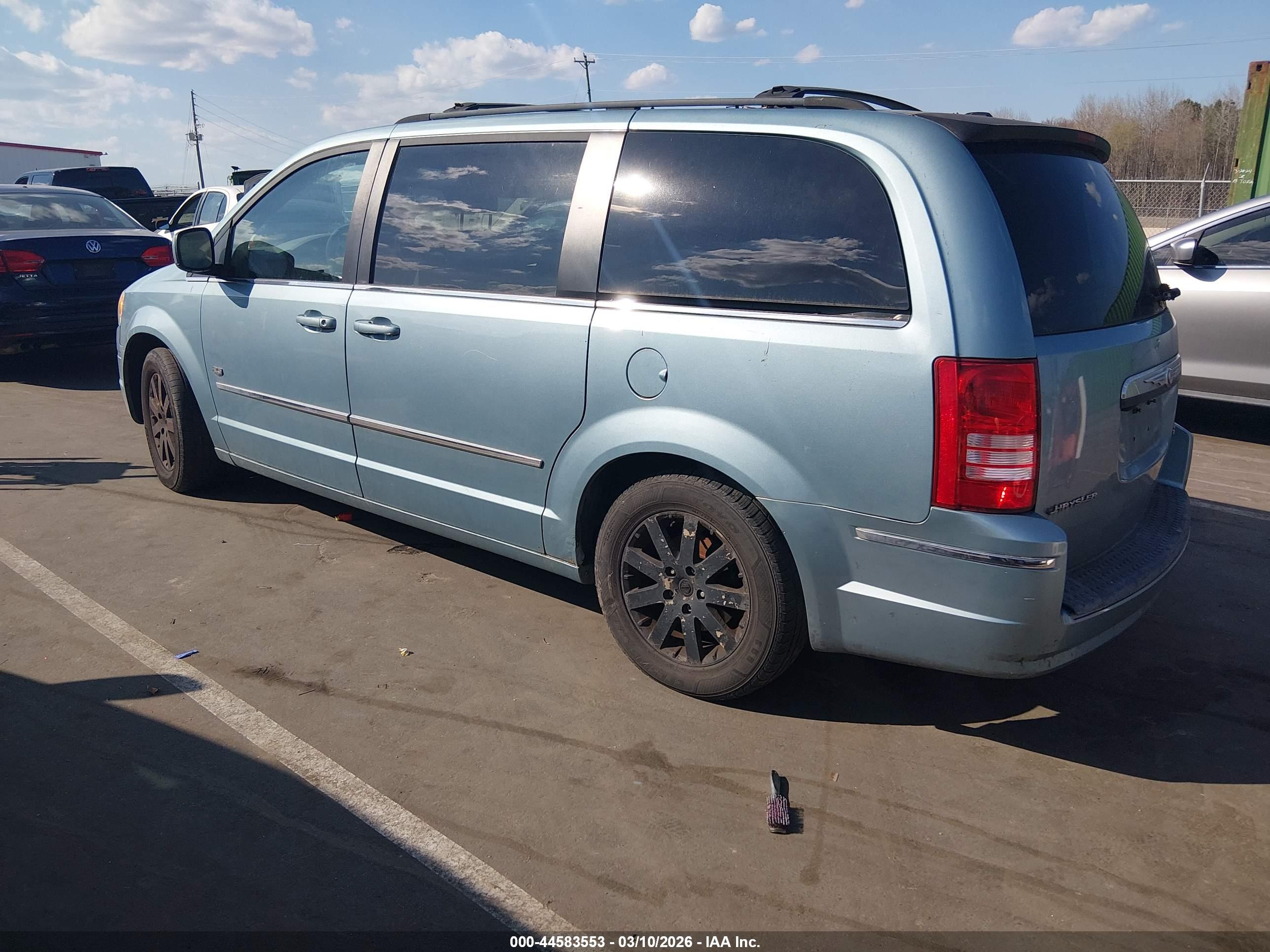 CHRYSLER TOWN image 3