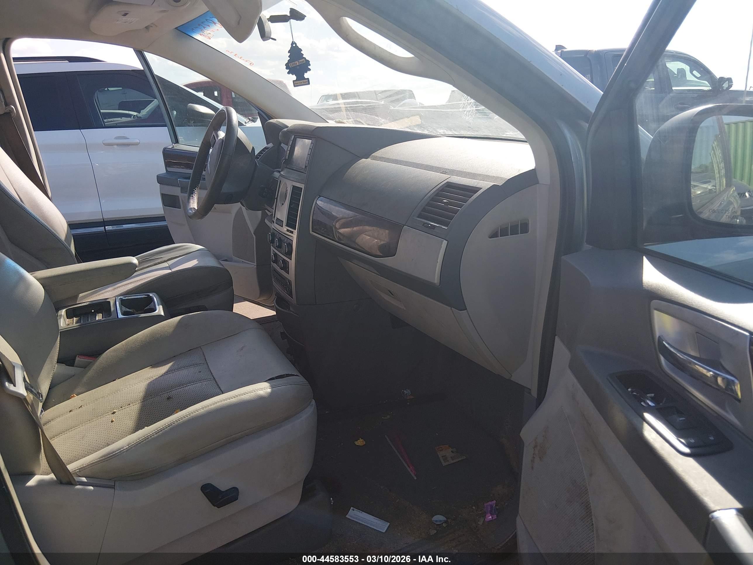 CHRYSLER TOWN image 5