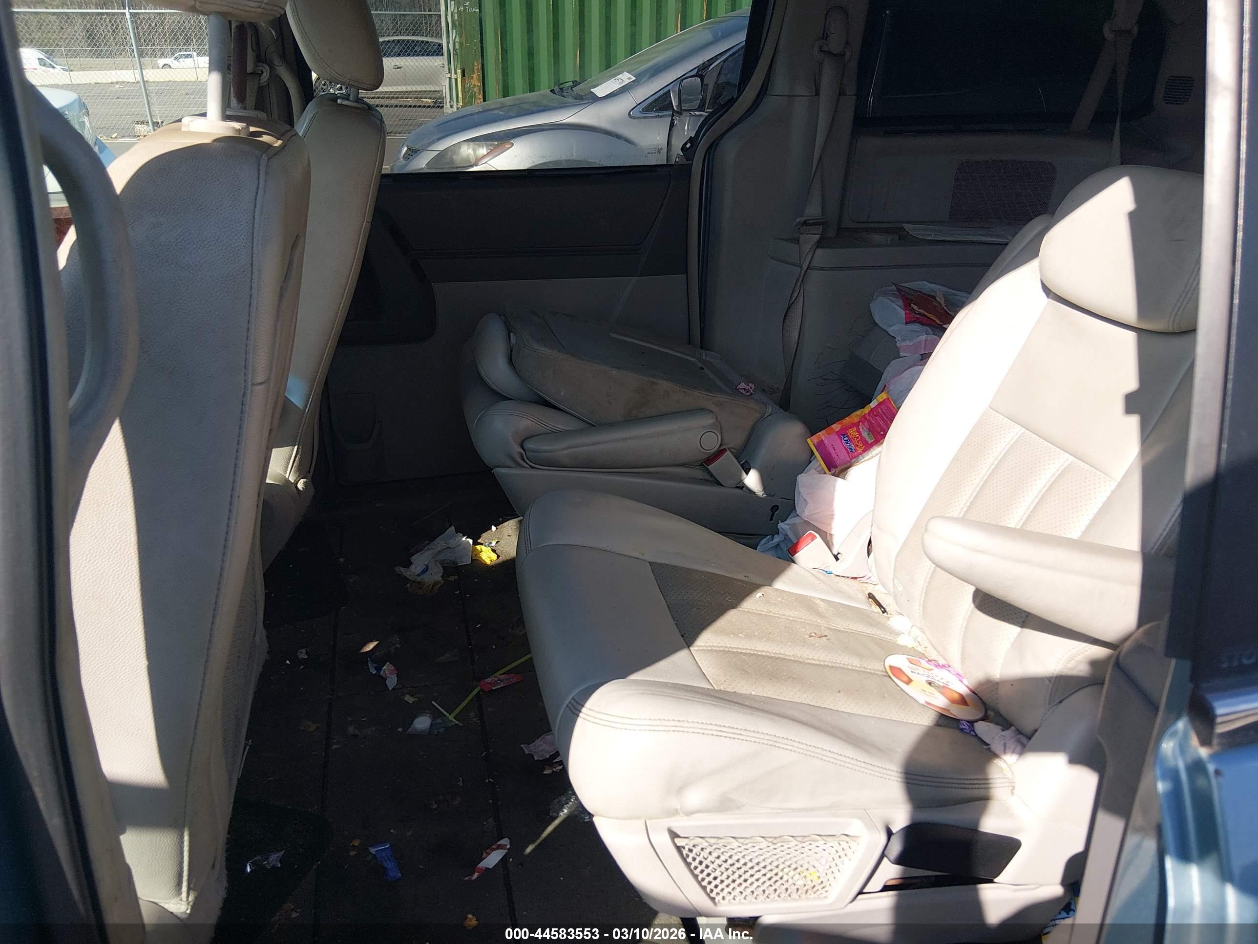 CHRYSLER TOWN image 8