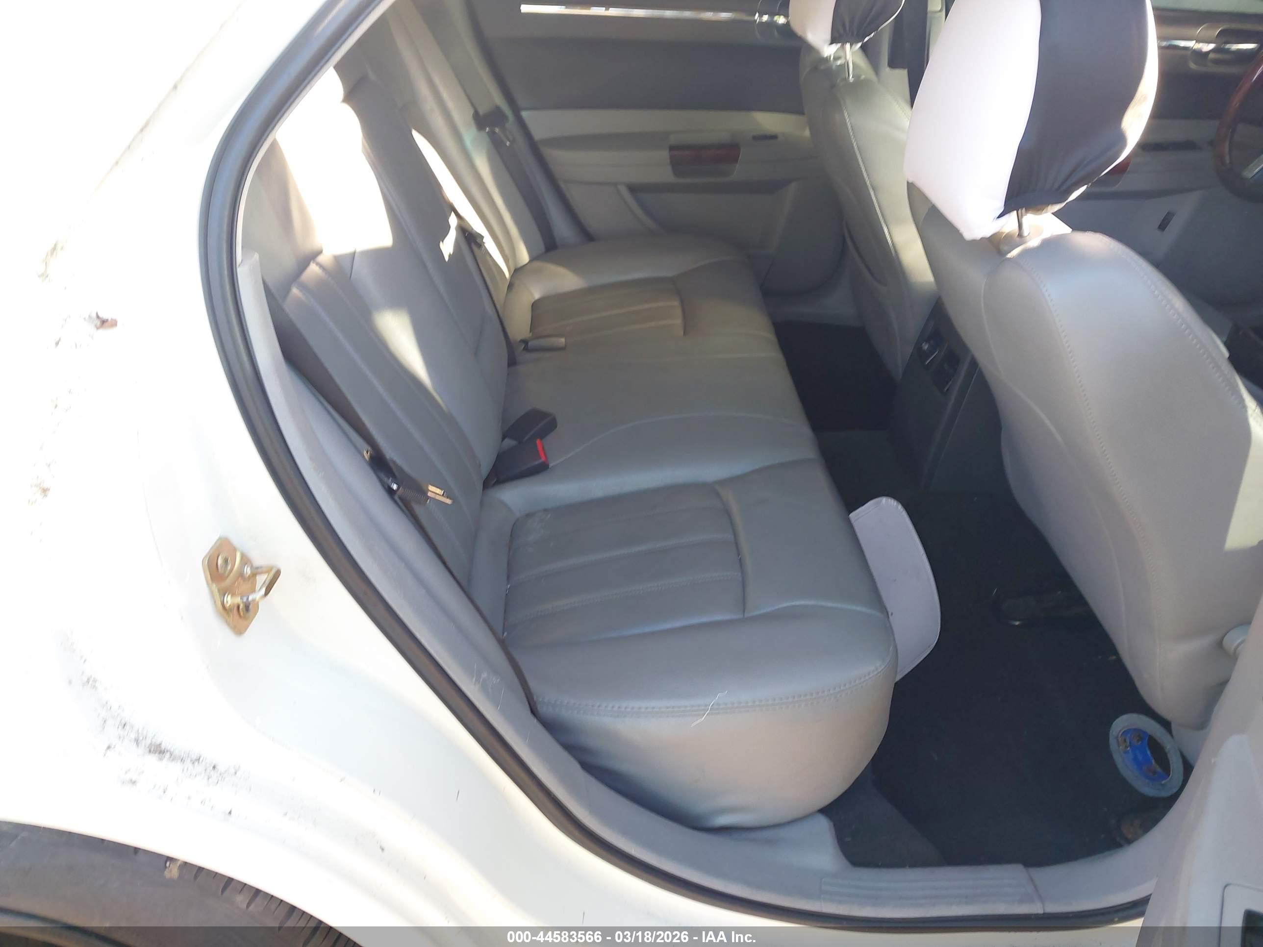 CHRYSLER 300C image 8