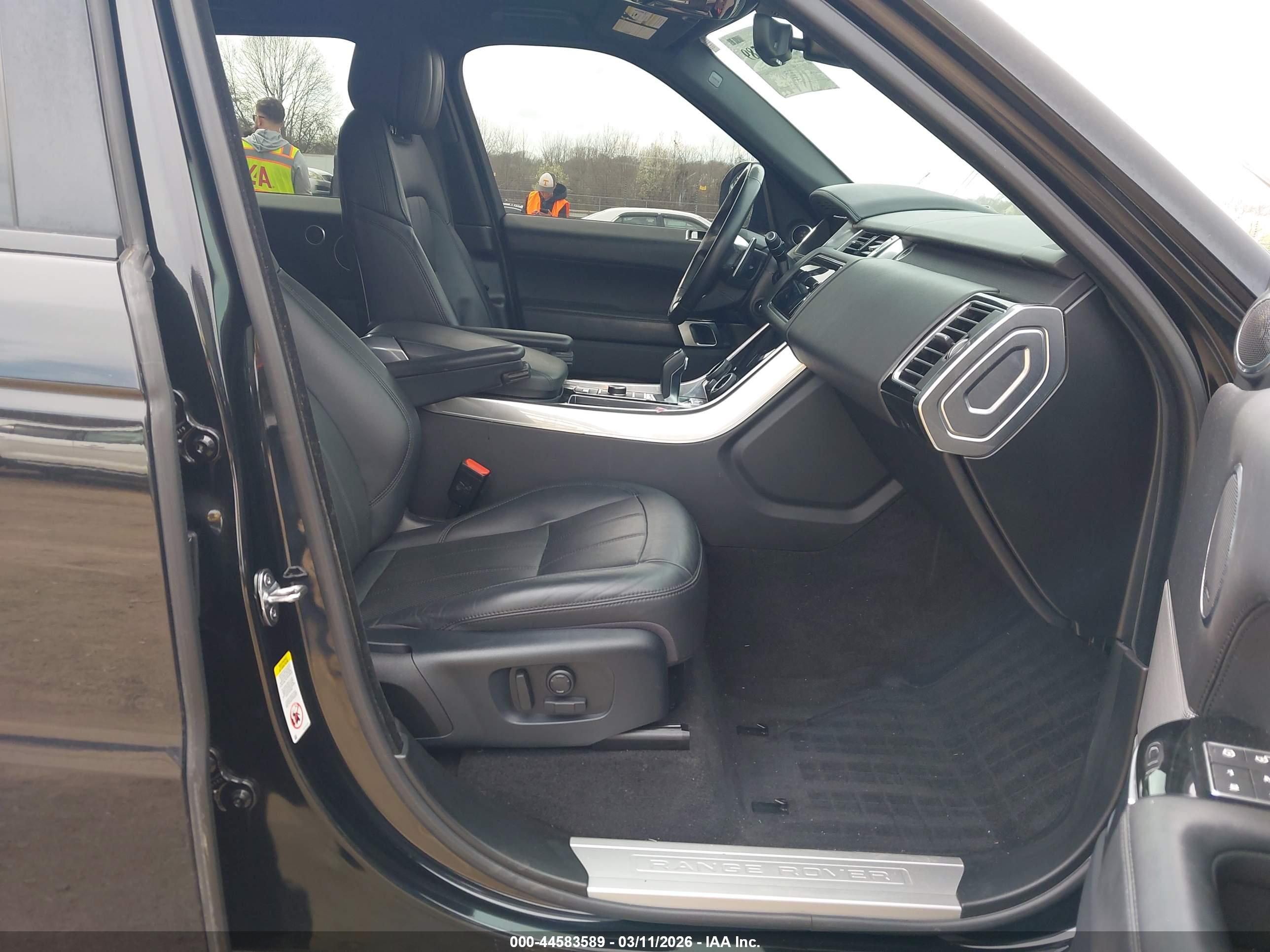 LAND ROVER image 5