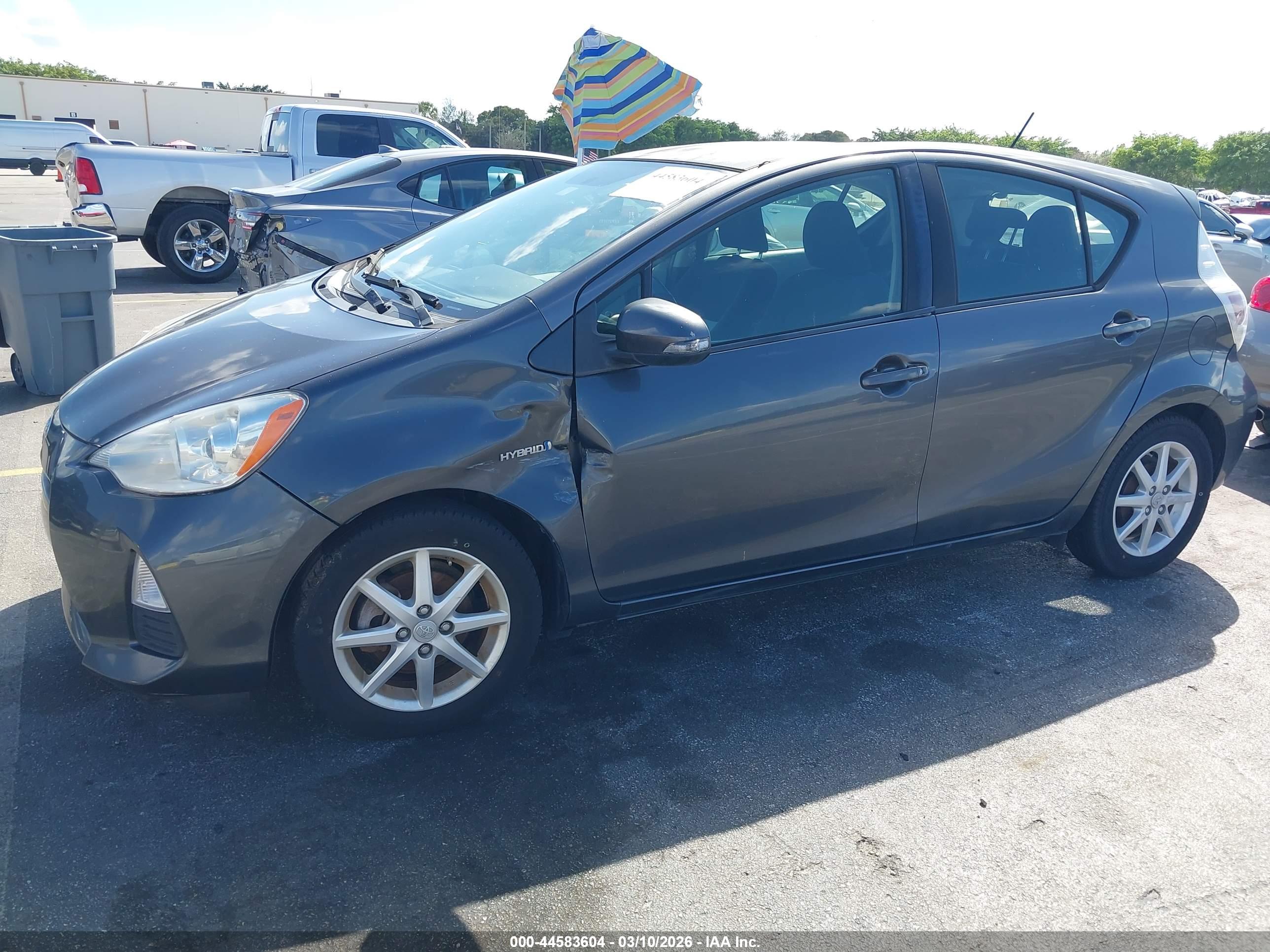 TOYOTA PRIUS image 6