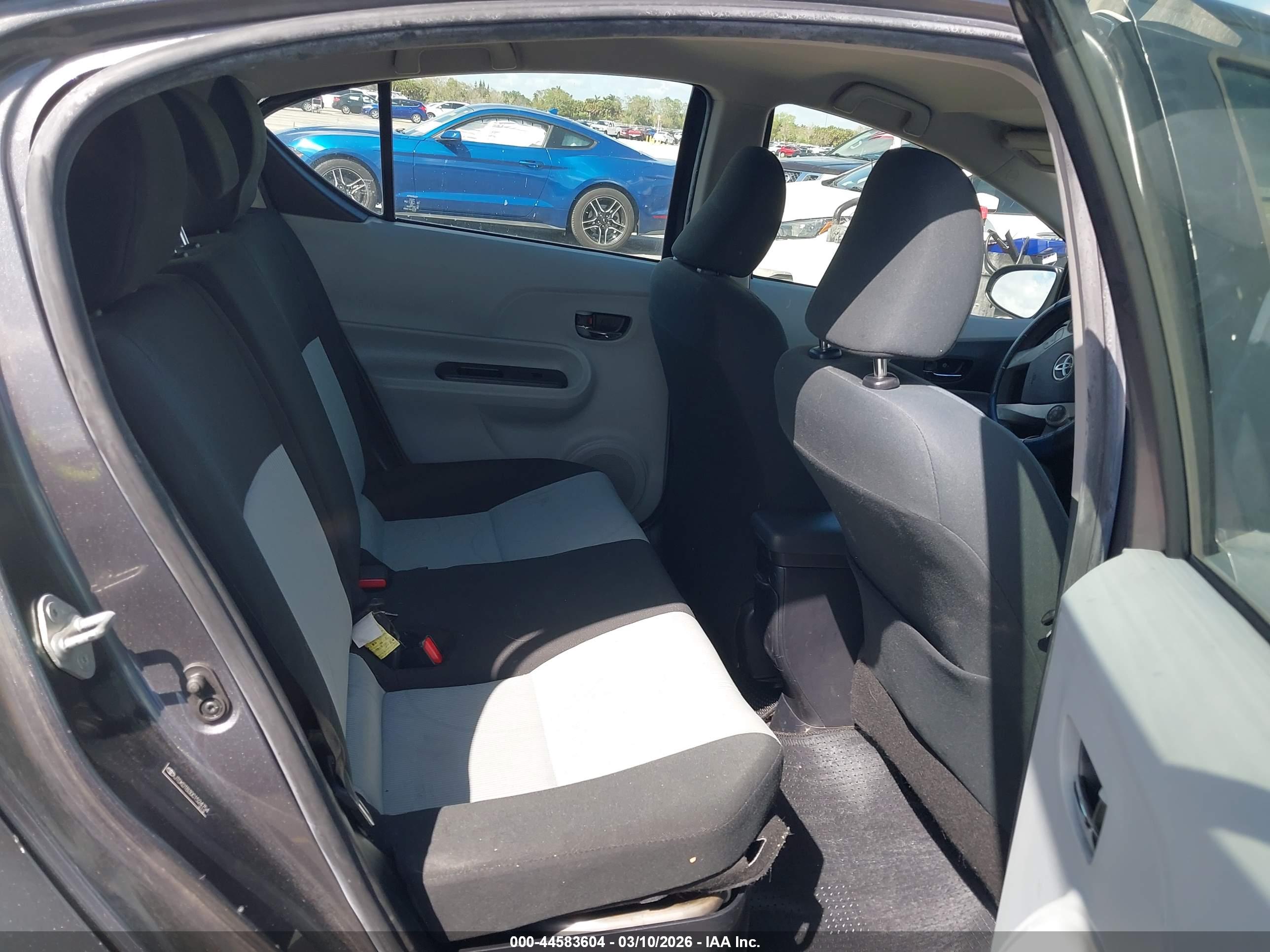 TOYOTA PRIUS image 8