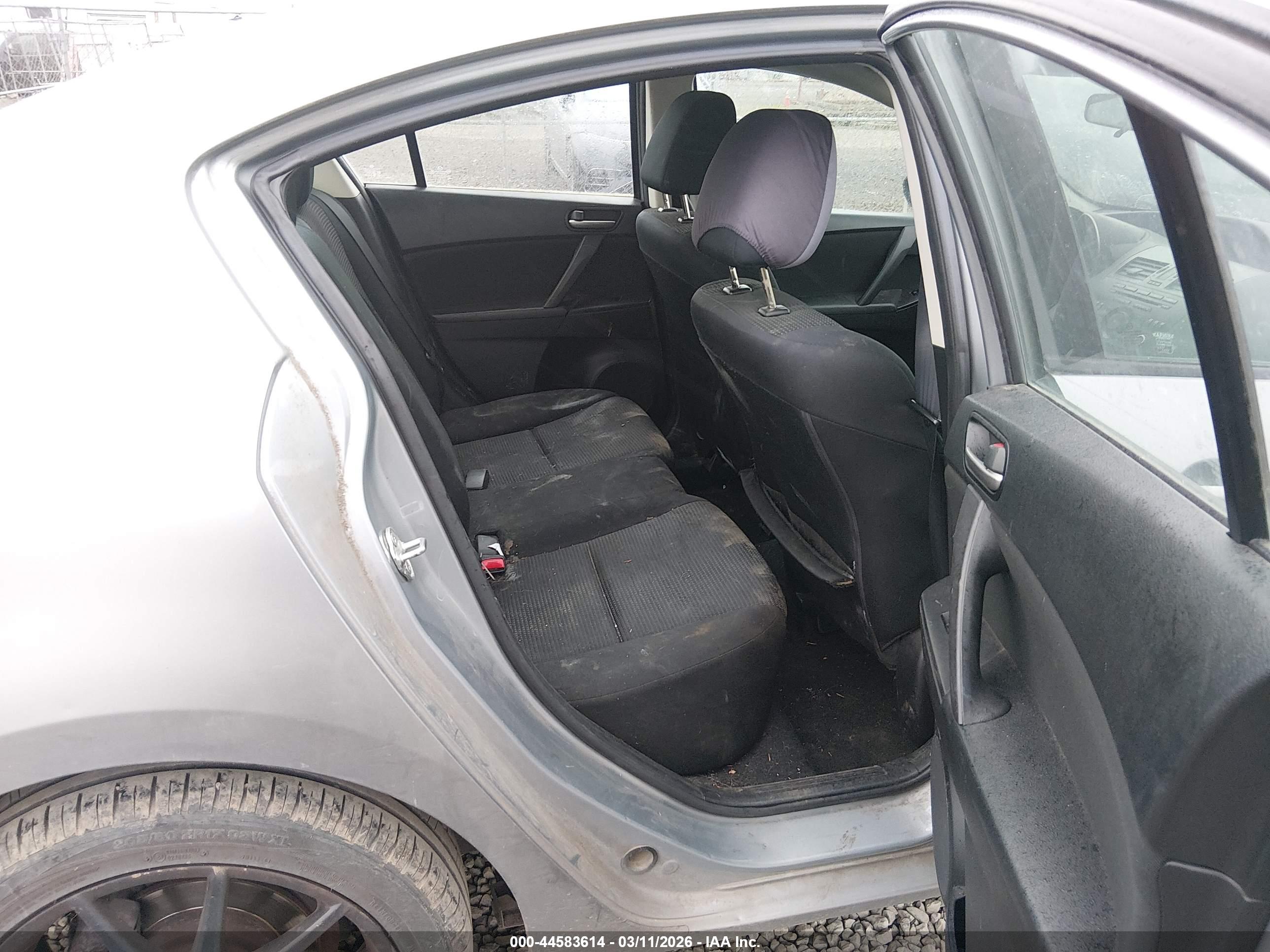 MAZDA MAZDA3 image 8