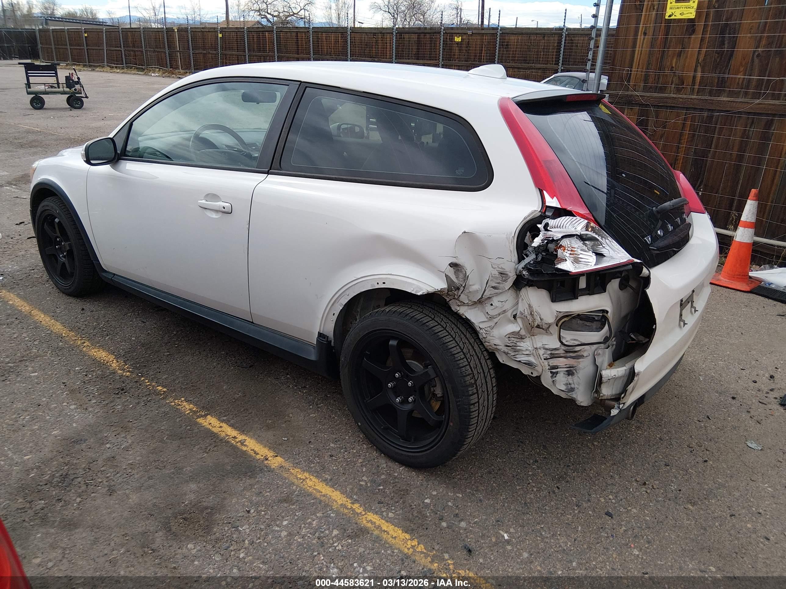 VOLVO C30 image 3