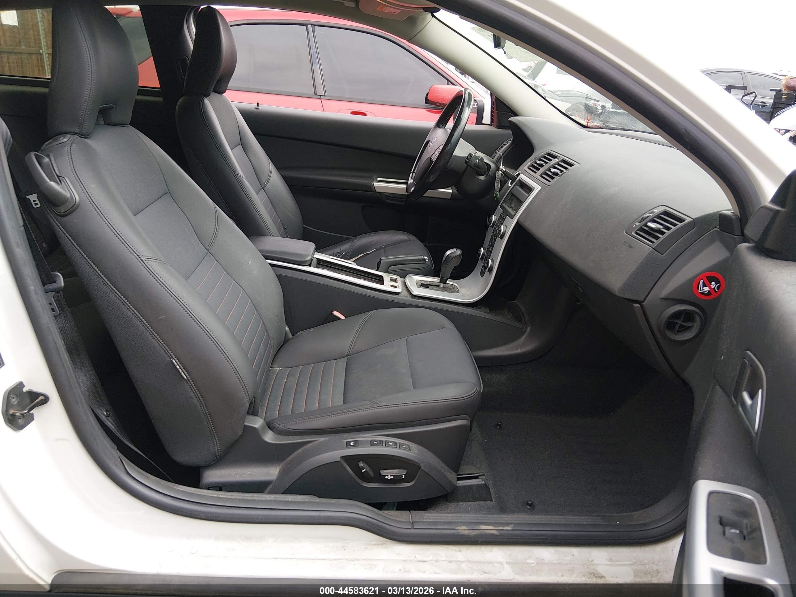 VOLVO C30 image 5