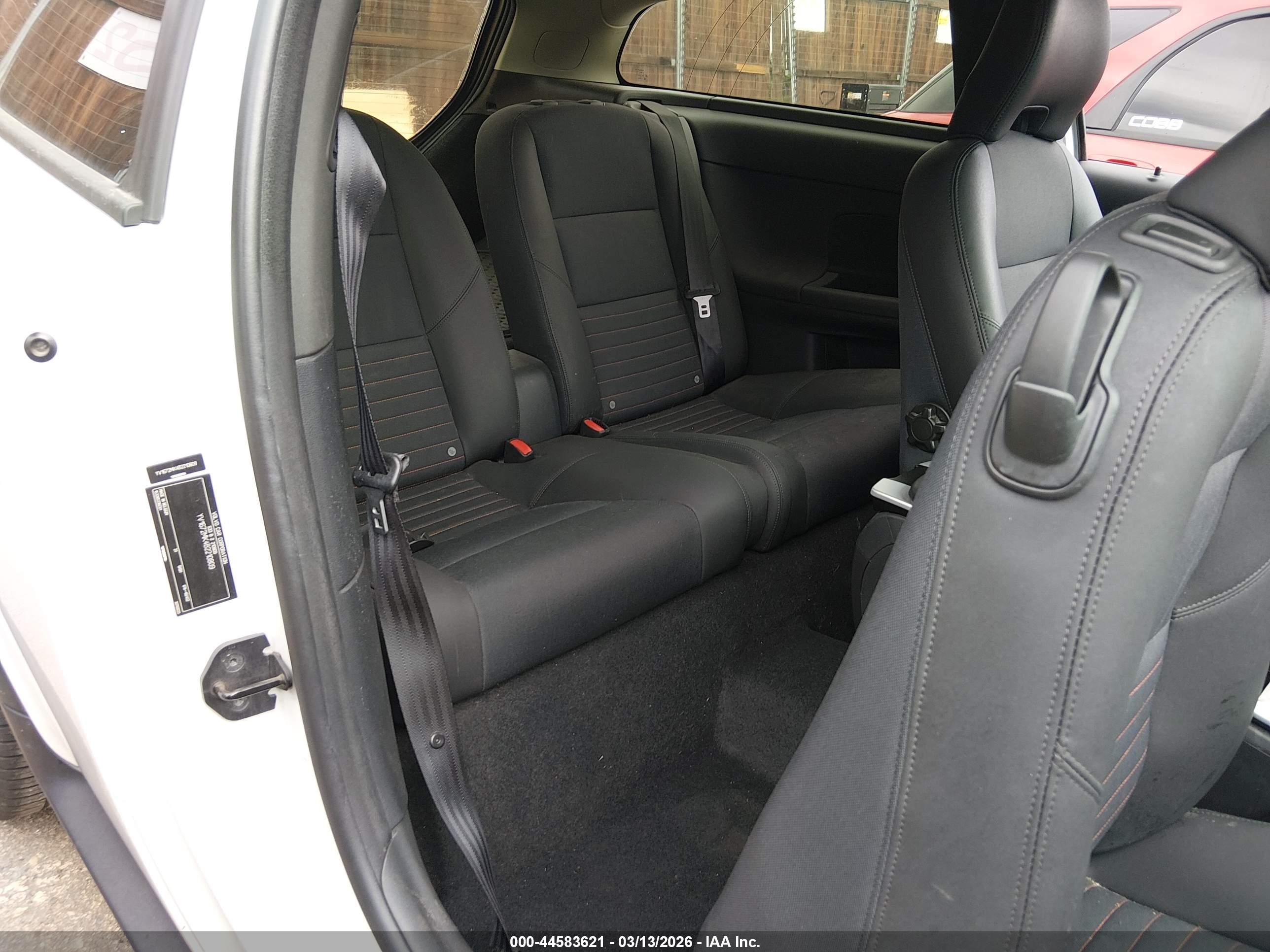 VOLVO C30 image 8