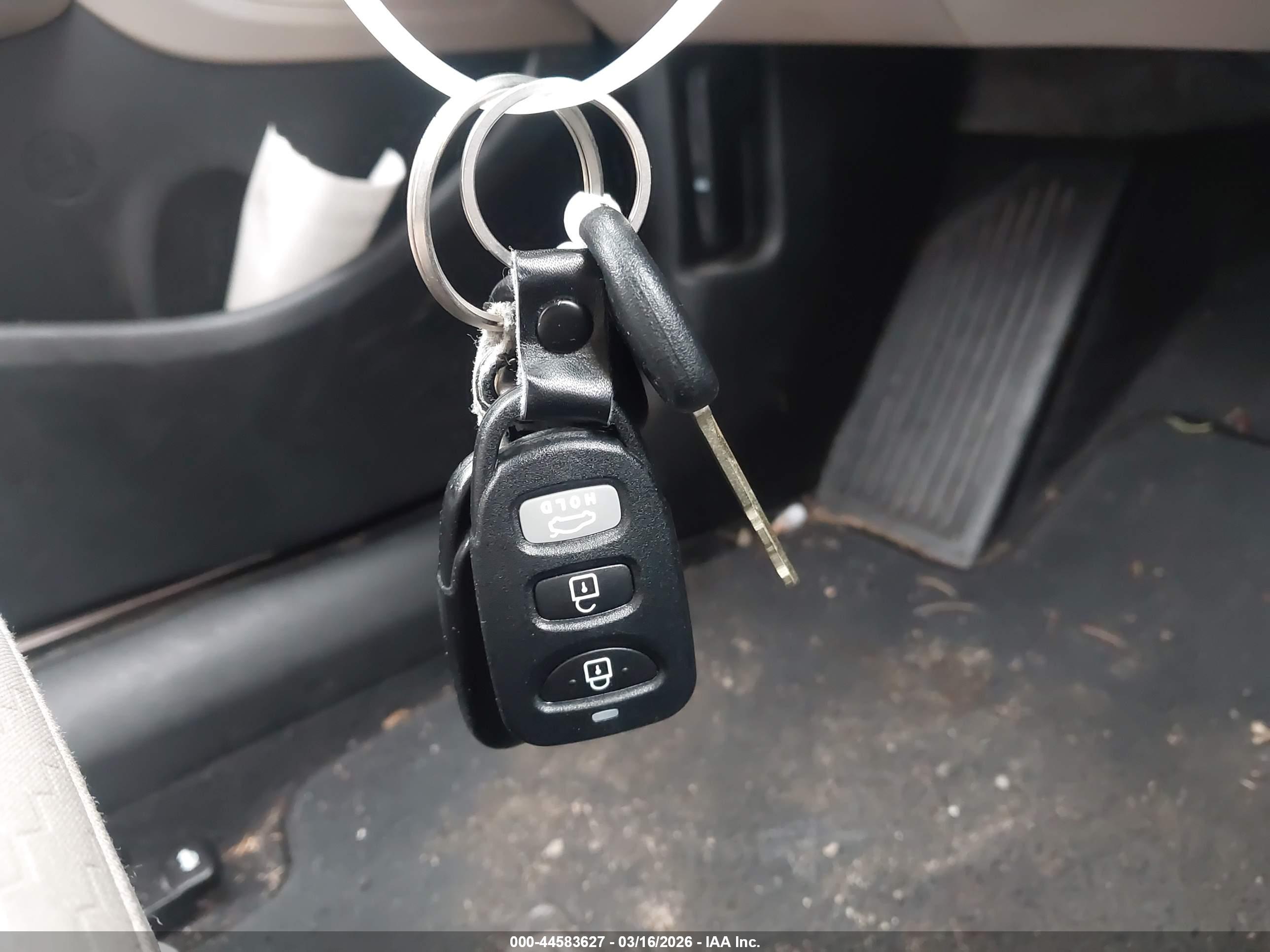 HYUNDAI ELANTRA image 11