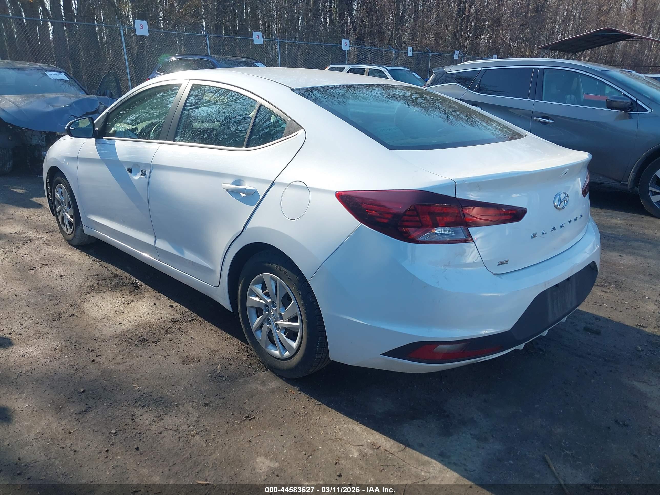 HYUNDAI ELANTRA image 3