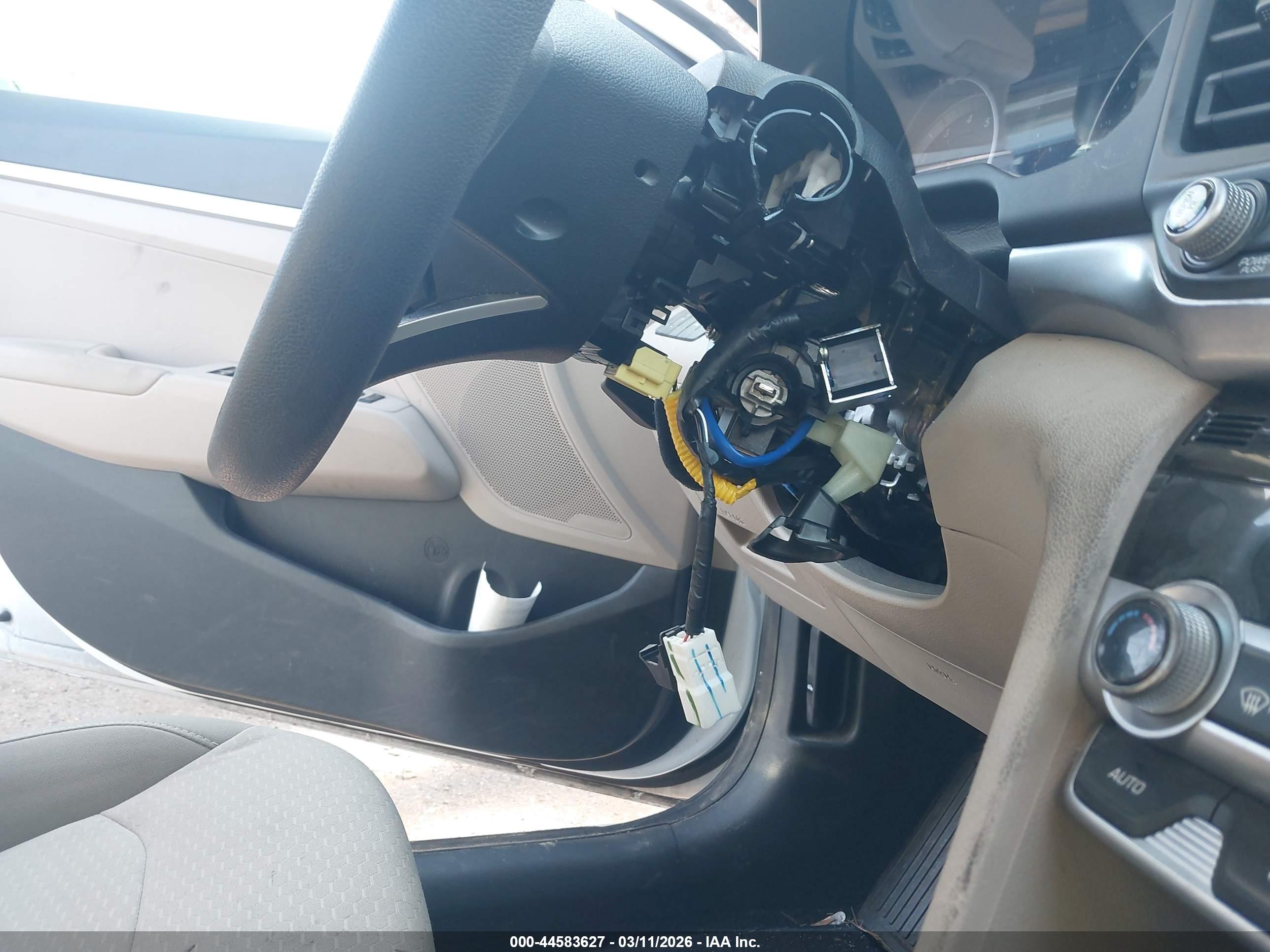HYUNDAI ELANTRA image 6