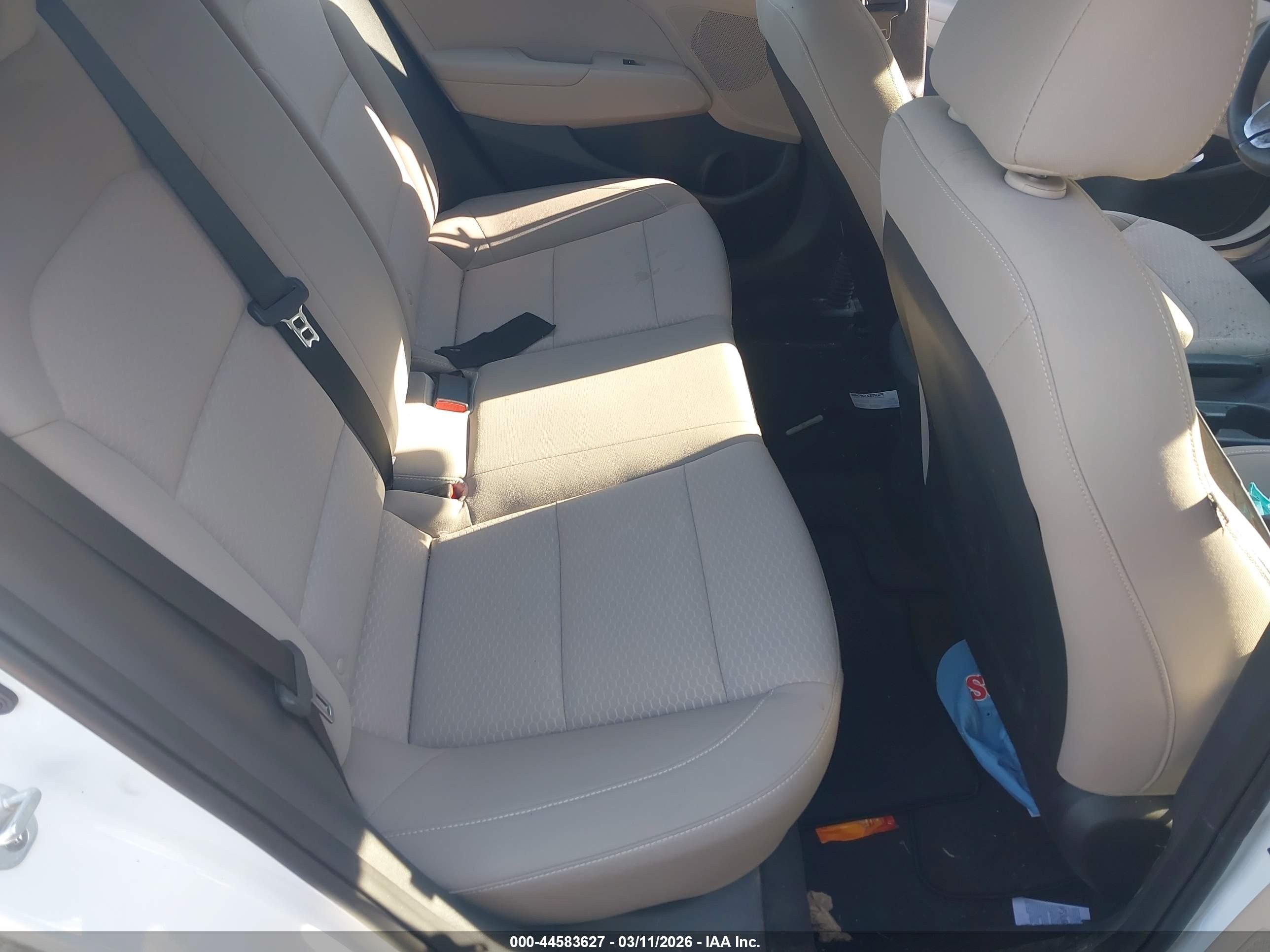 HYUNDAI ELANTRA image 8