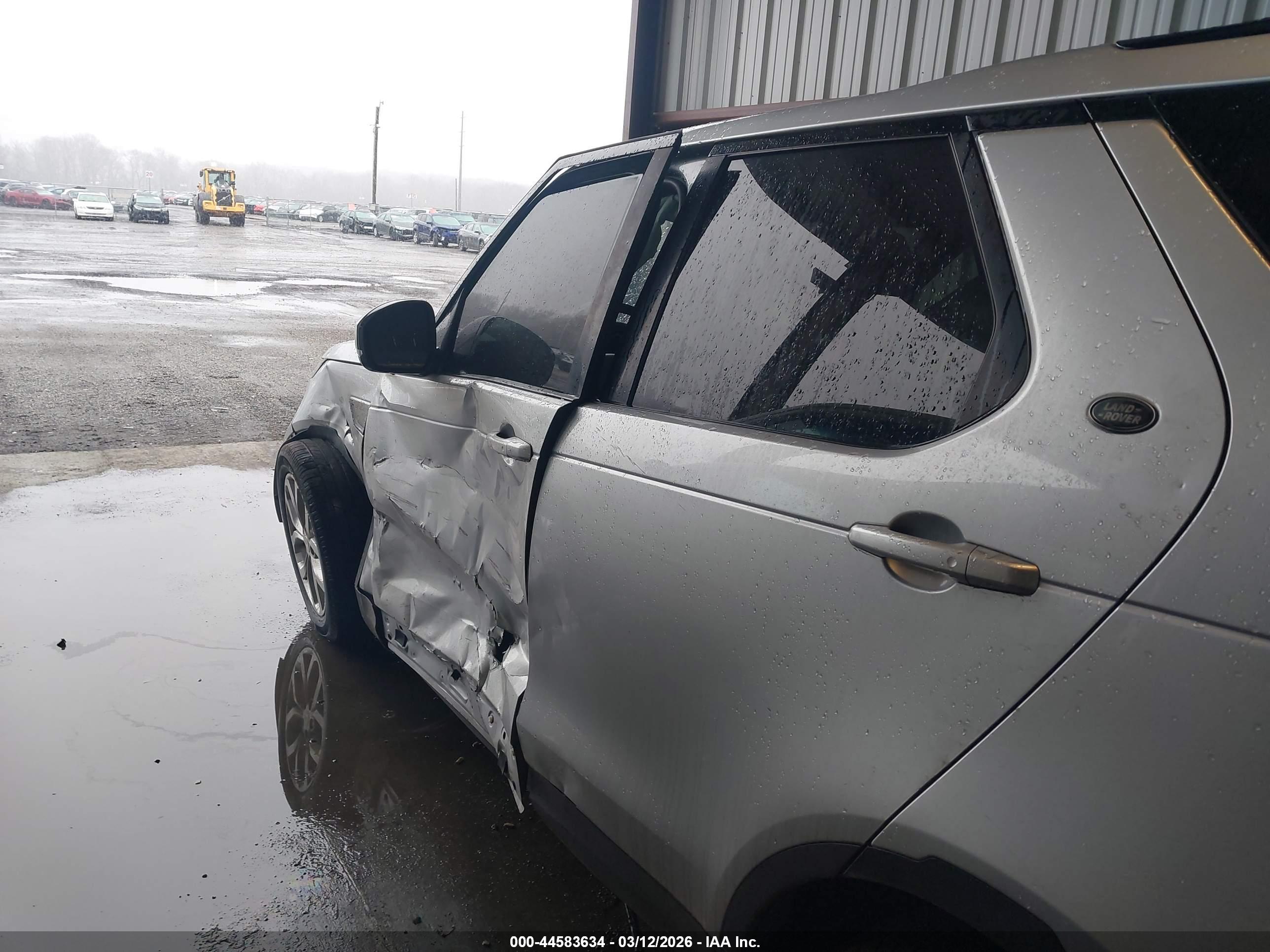 LAND ROVER image 6
