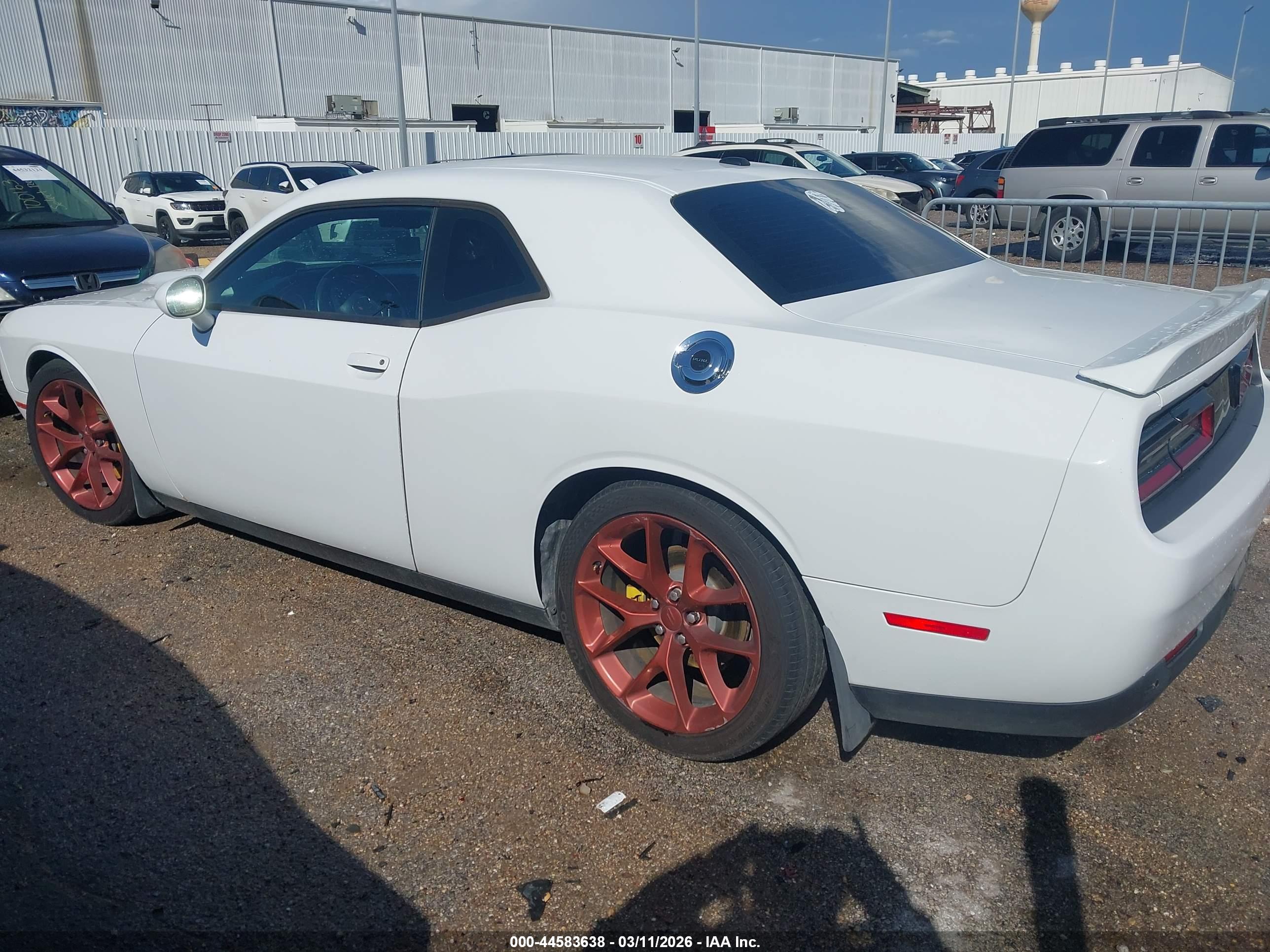 DODGE CHALLENGER image 3