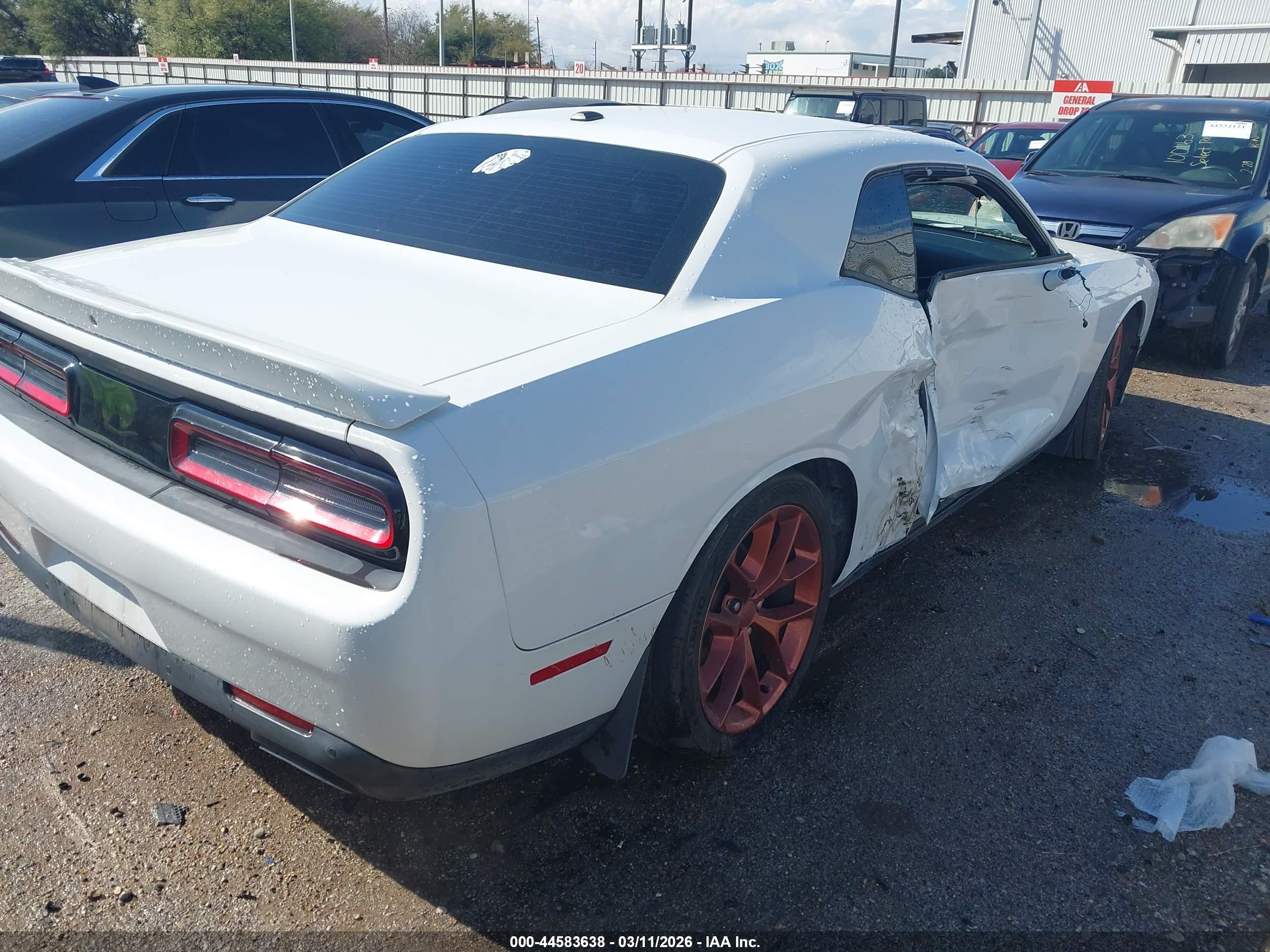 DODGE CHALLENGER image 4