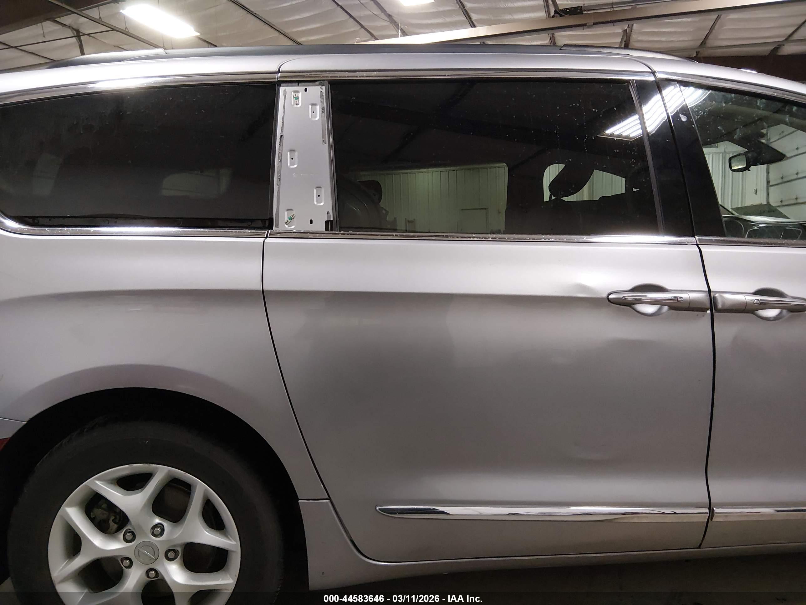 CHRYSLER PACIFICA image 6