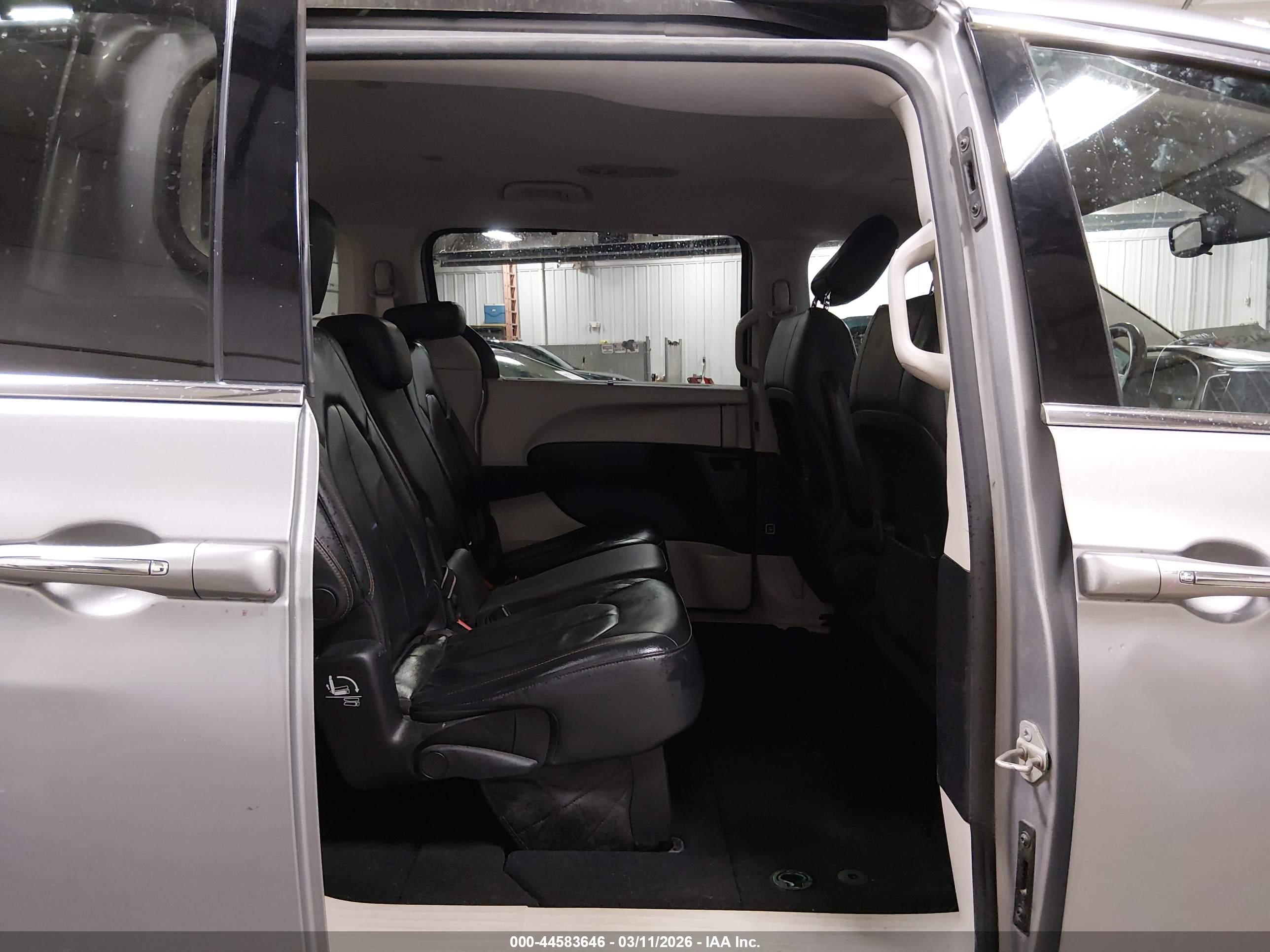 CHRYSLER PACIFICA image 8