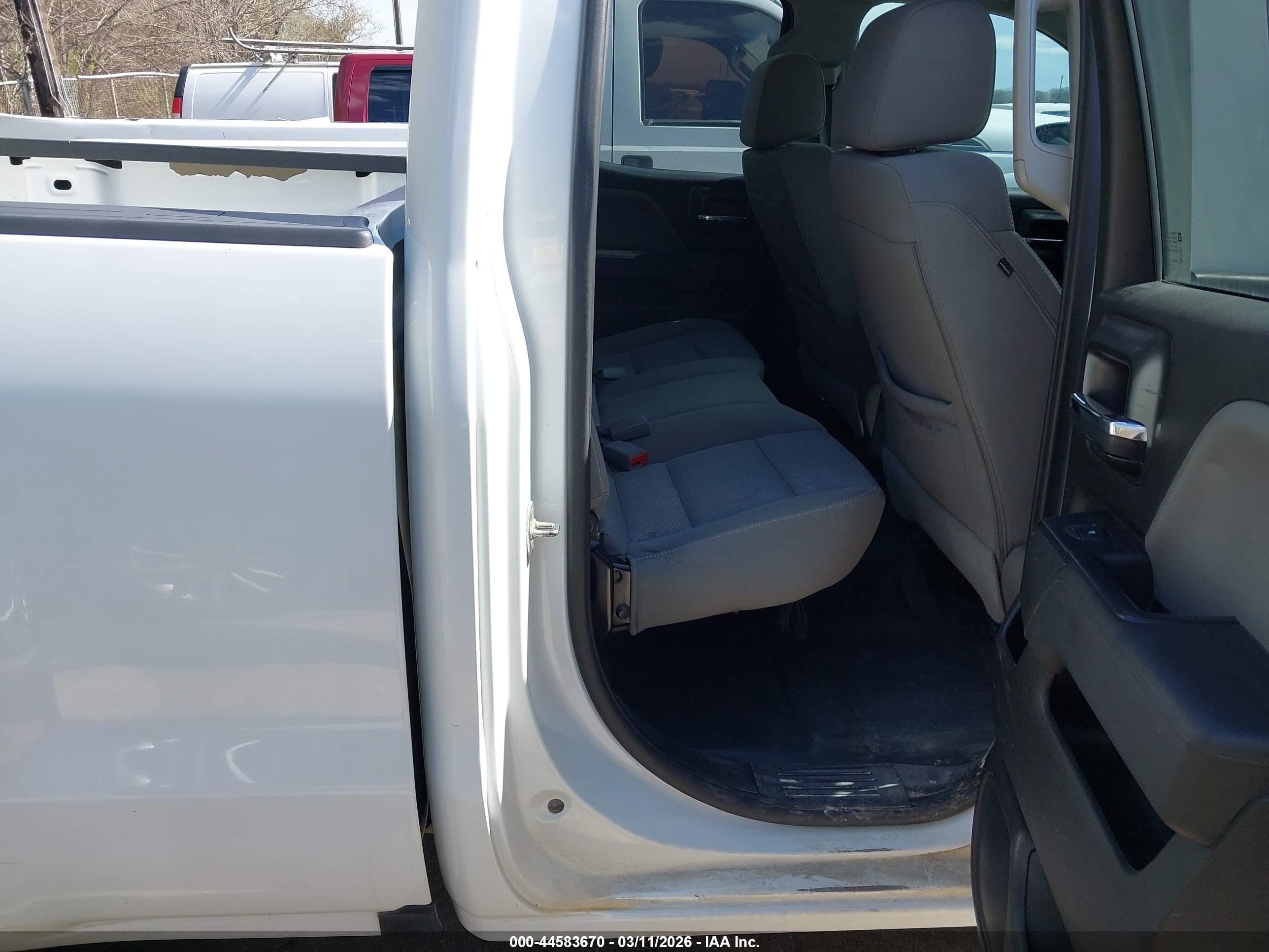 CHEVROLET SILVERADO image 8