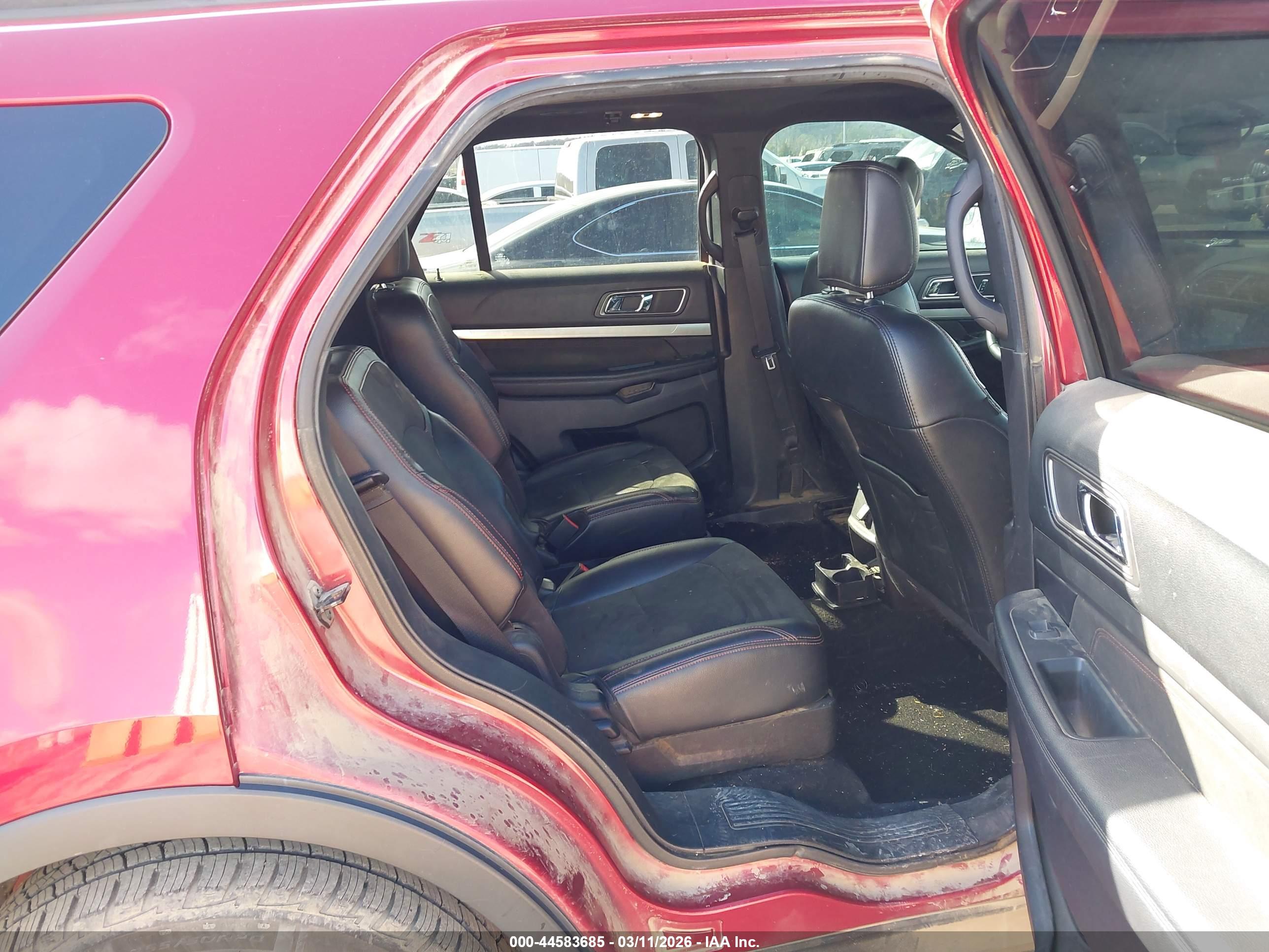 FORD EXPLORER image 8