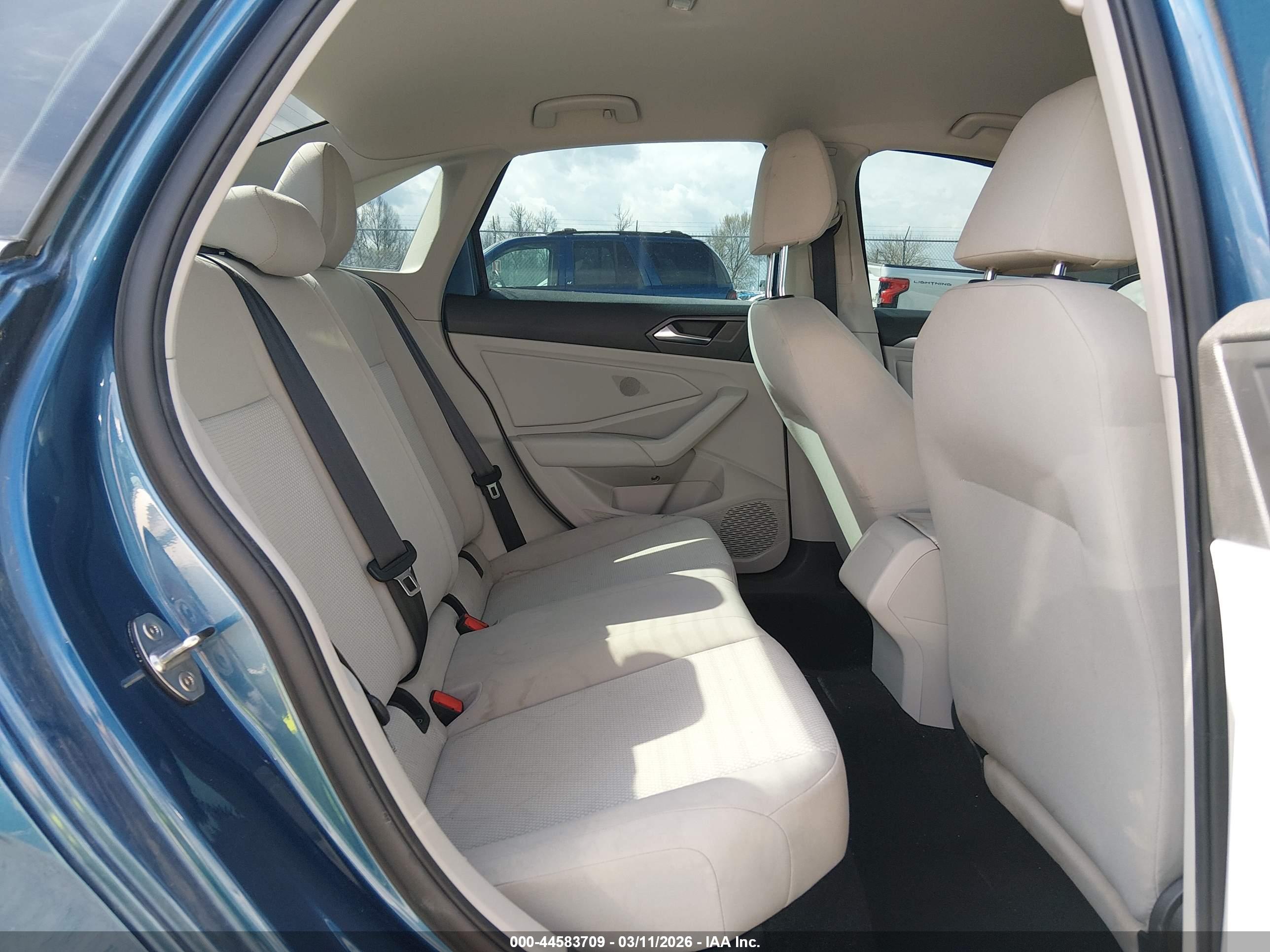 VOLKSWAGEN JETTA image 8
