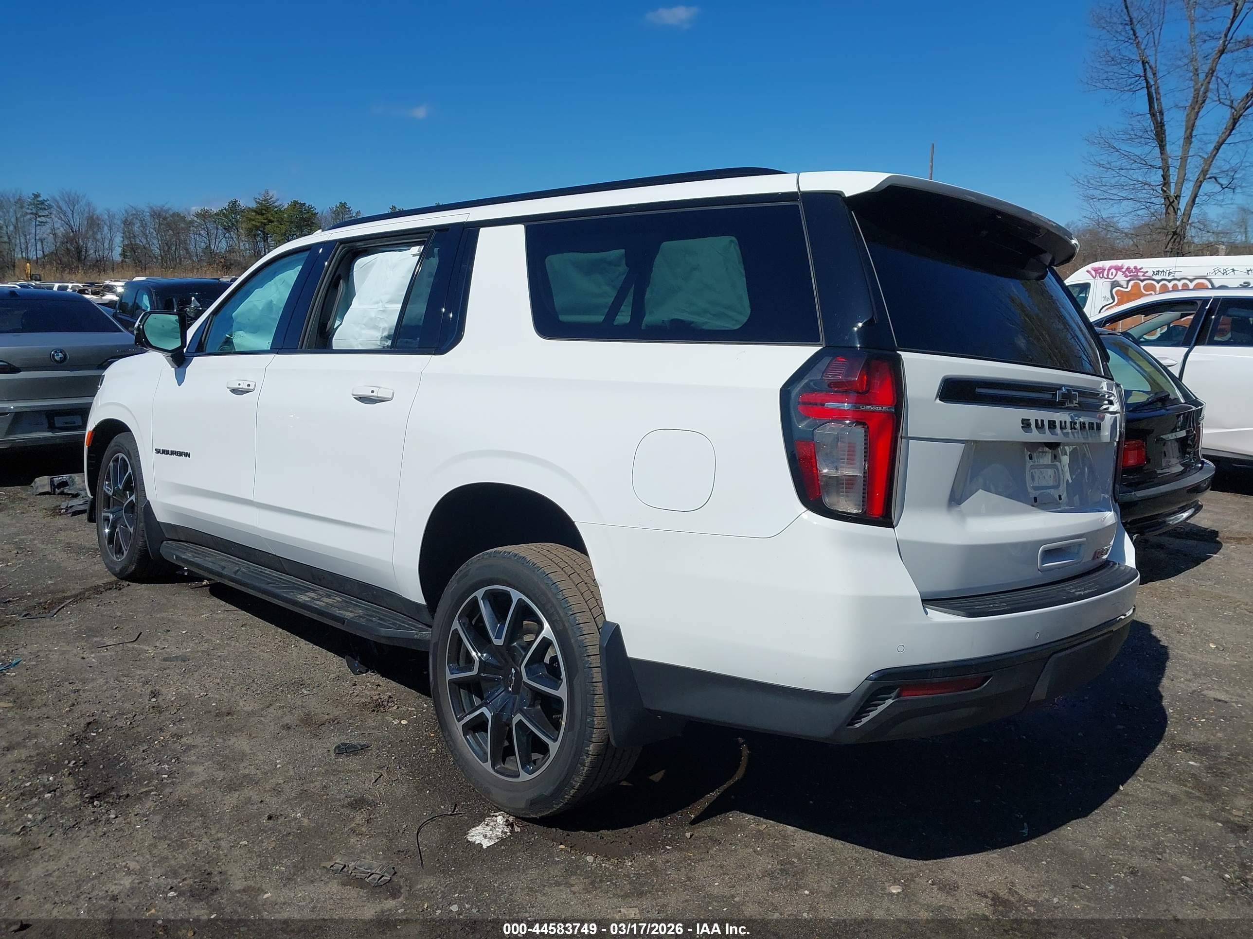 CHEVROLET SUBURBAN image 3