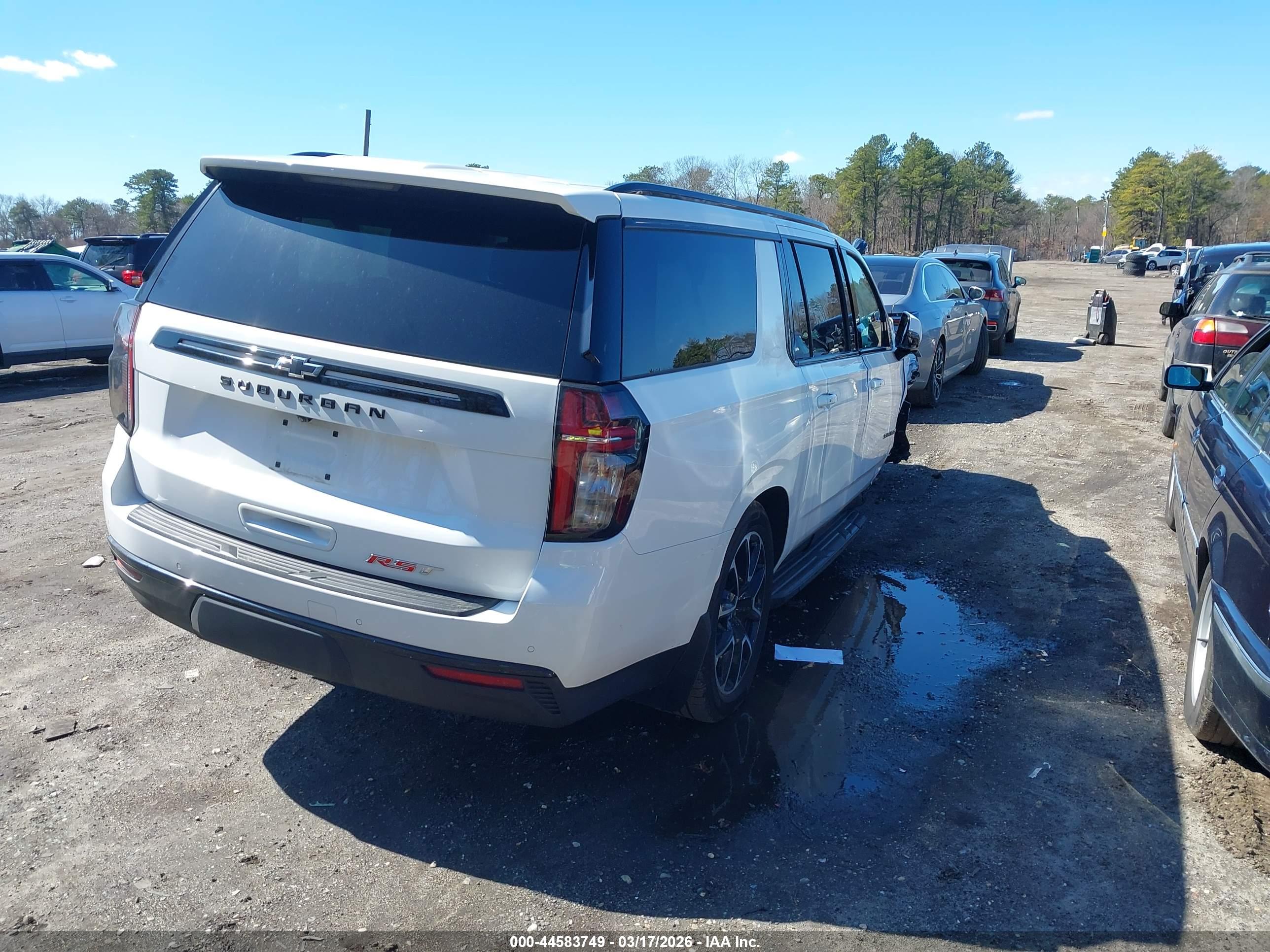 CHEVROLET SUBURBAN image 4