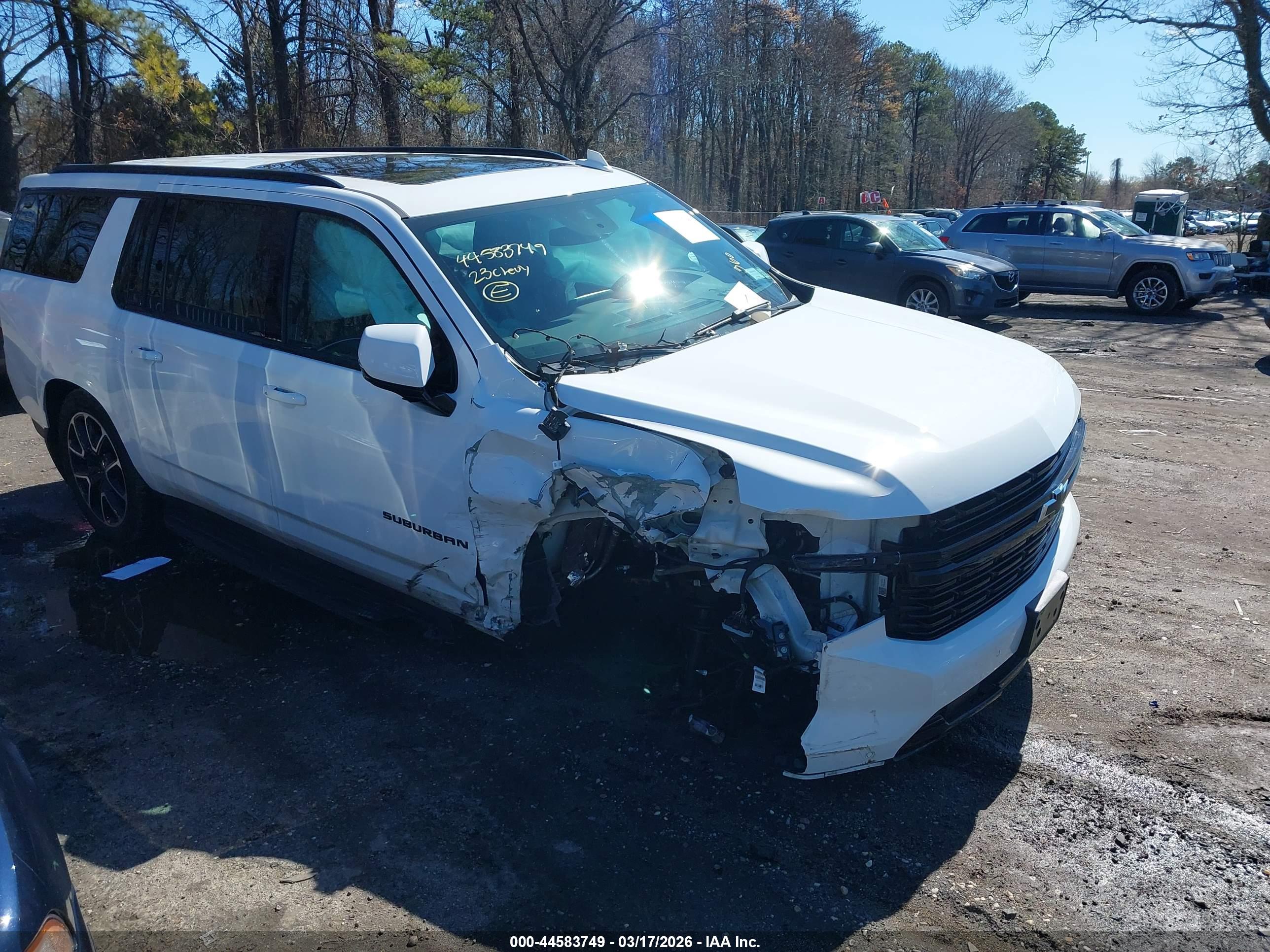CHEVROLET SUBURBAN image 6