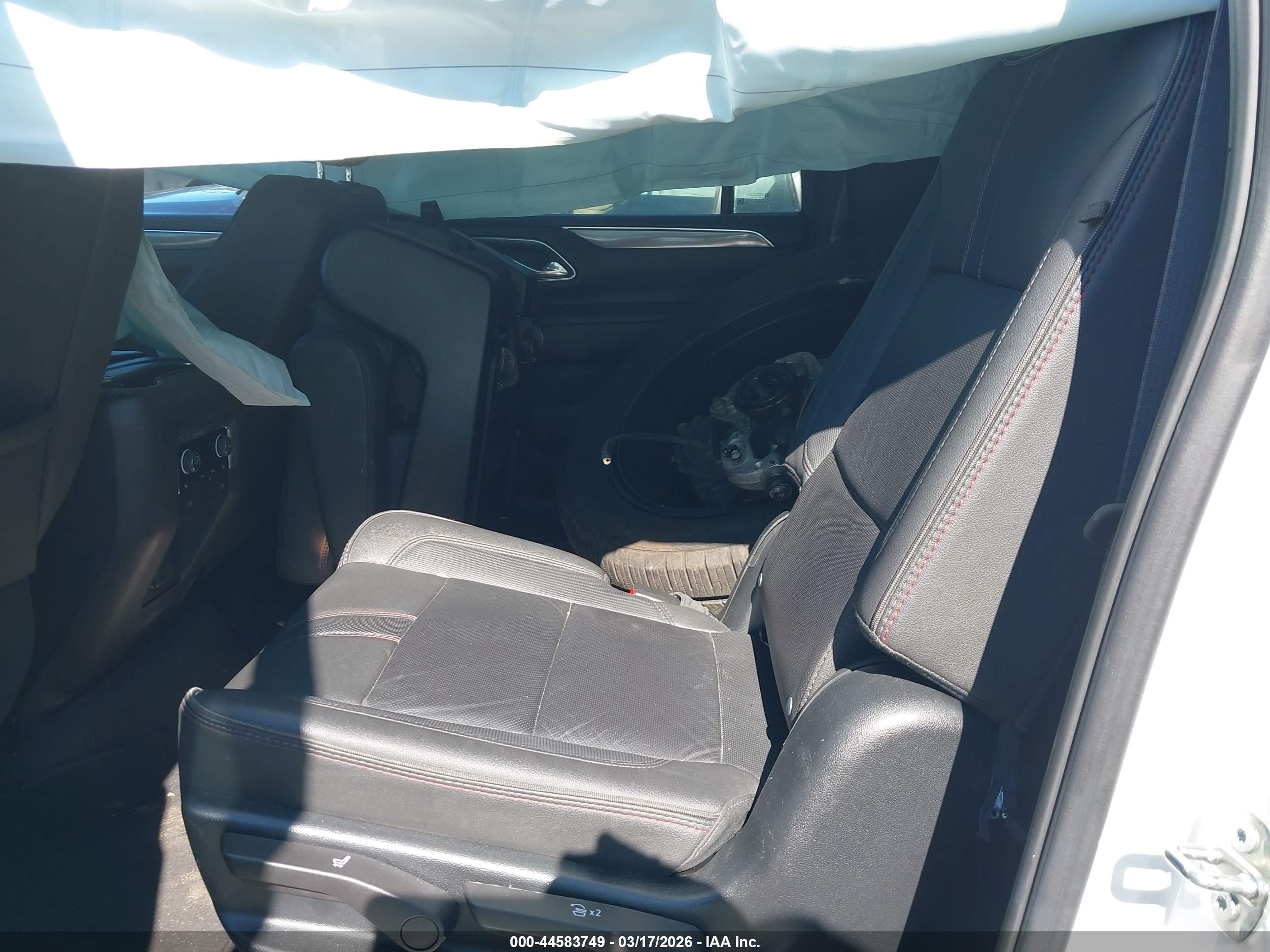 CHEVROLET SUBURBAN image 8