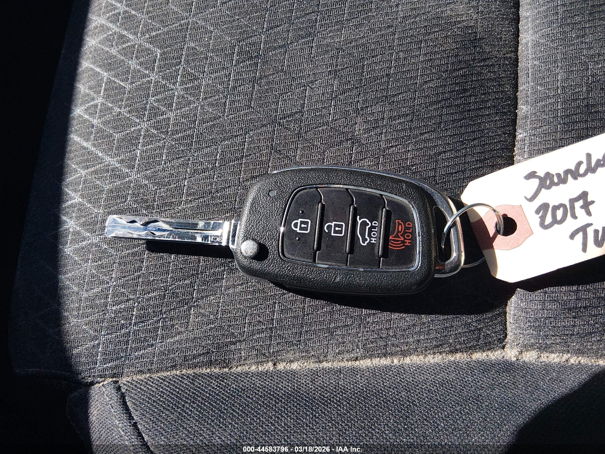 HYUNDAI TUCSON image 11